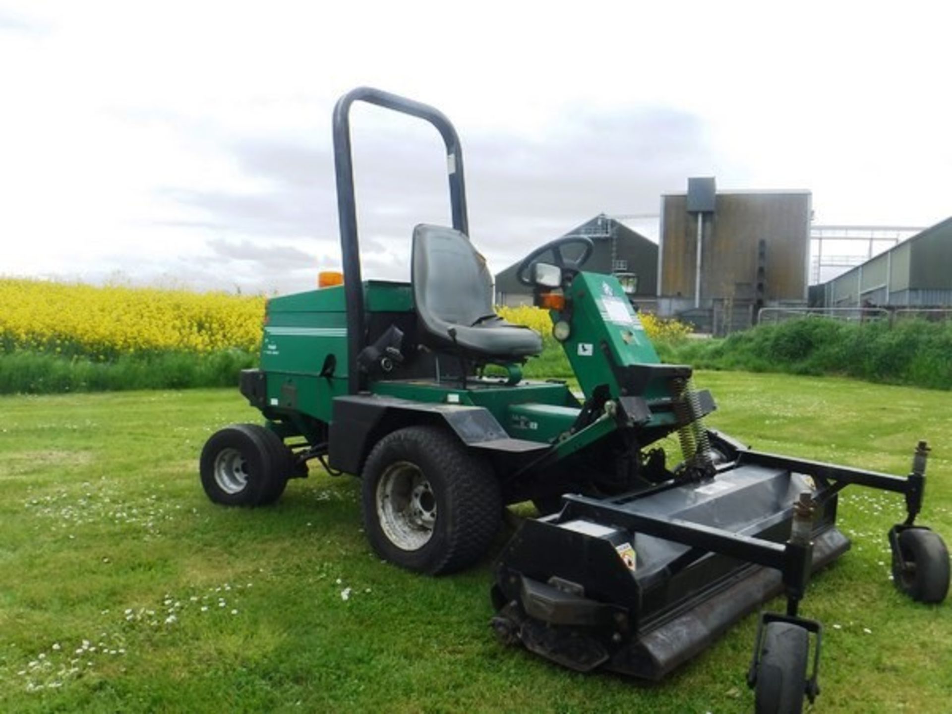 RANSOMES FRONT LINE 7280 ride on mower. Reg - Y106BSX. 4029hrs (not verified) - Image 7 of 13