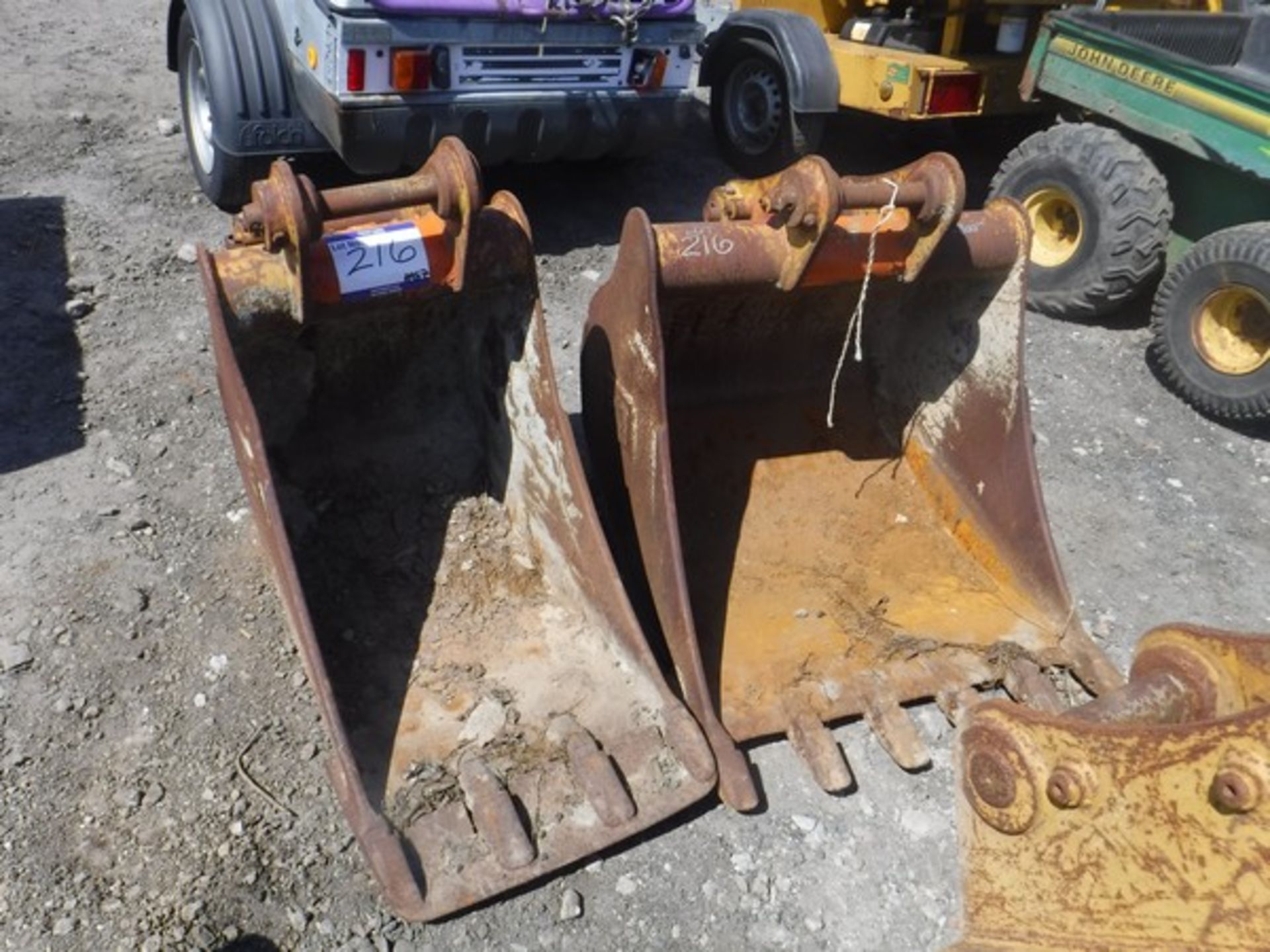 CAT DIGGING BUCKETS x 3 800mm & 500mm 45mm pins