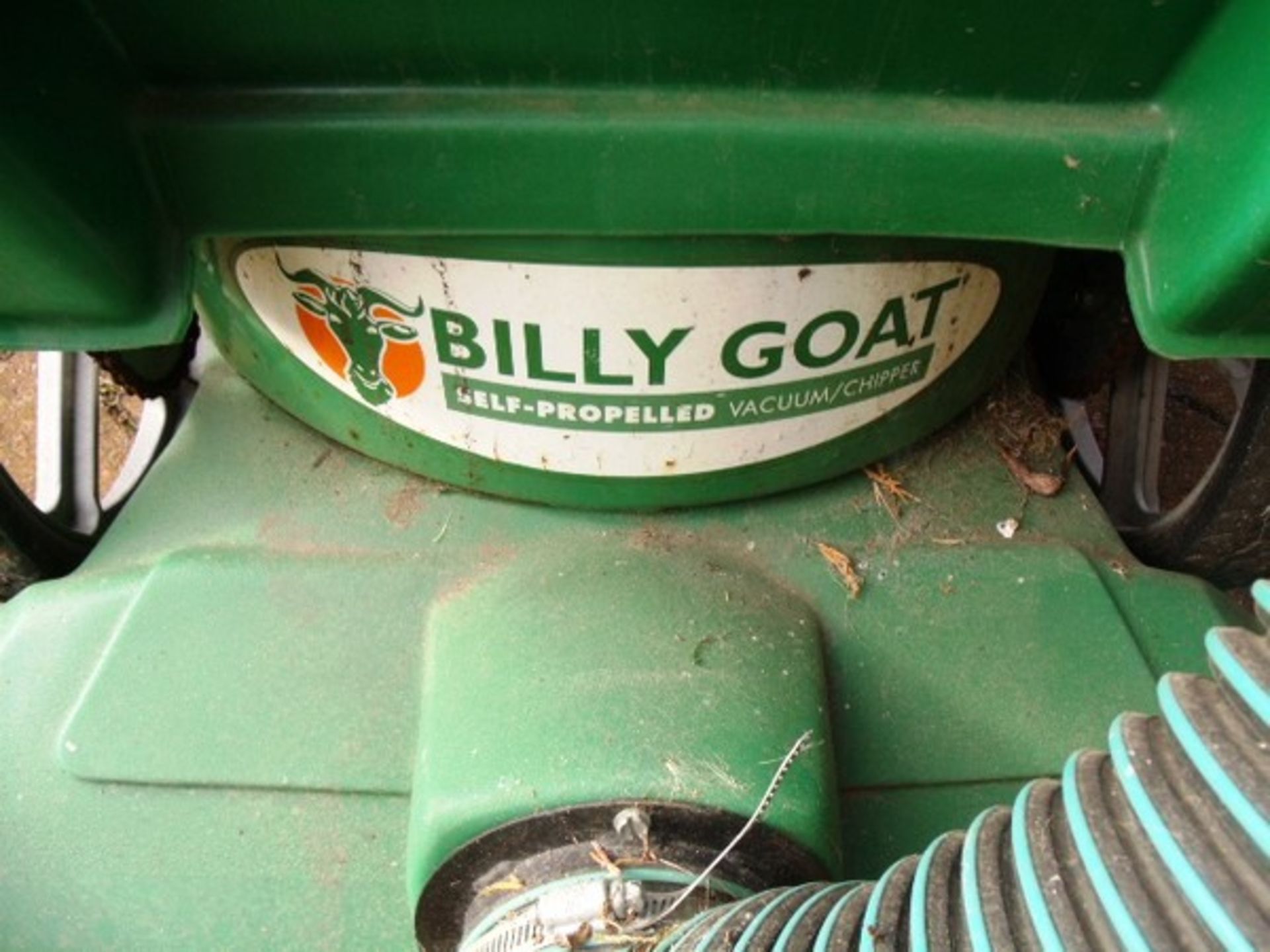 BILLY GOAT self propelled vacuum chipper. ID 1931 - Bild 4 aus 9