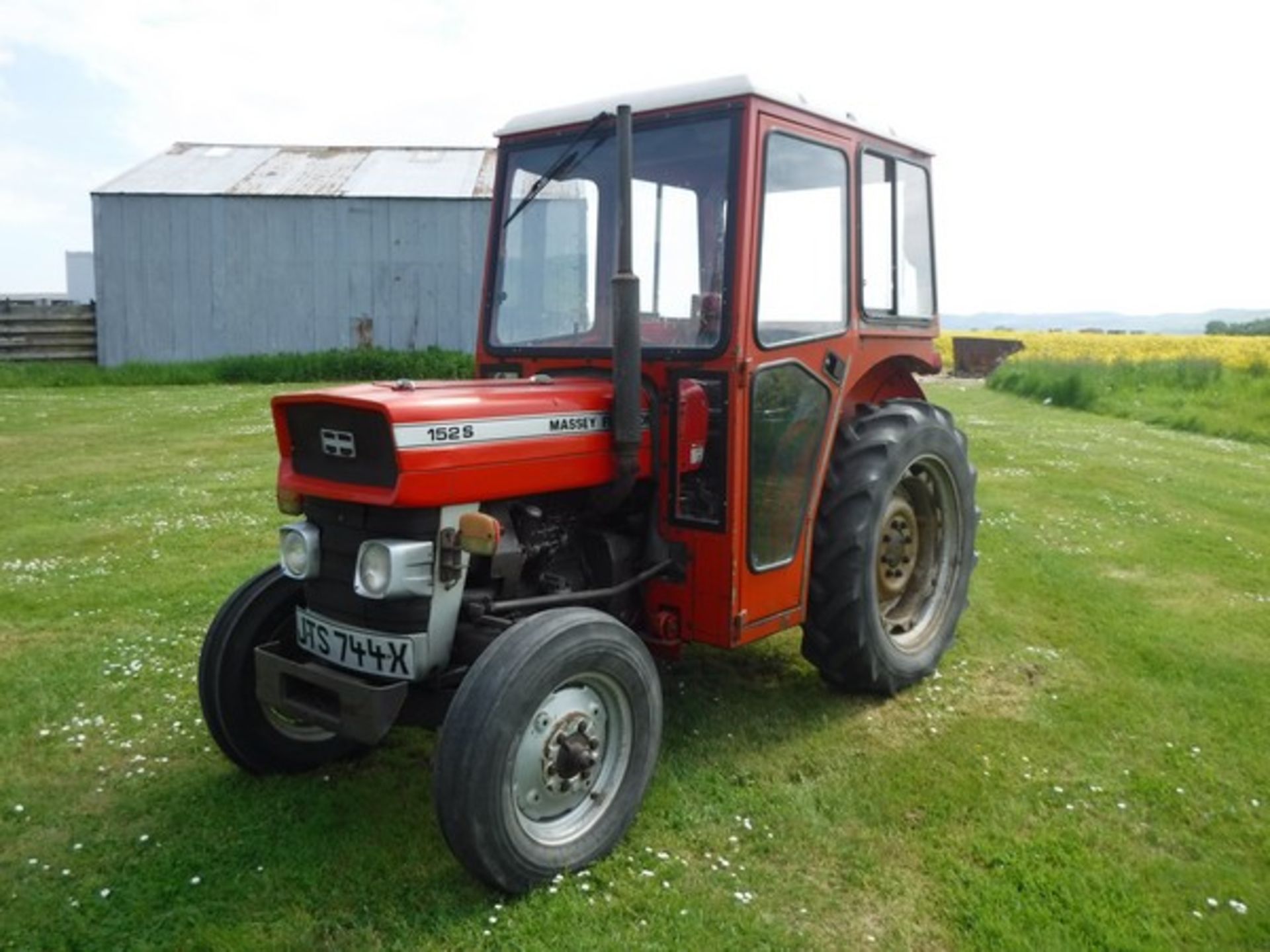 MASSY FERGUSON 1525 vine yard. Reg - JTS744X4886hrs (not verified) - Image 17 of 18