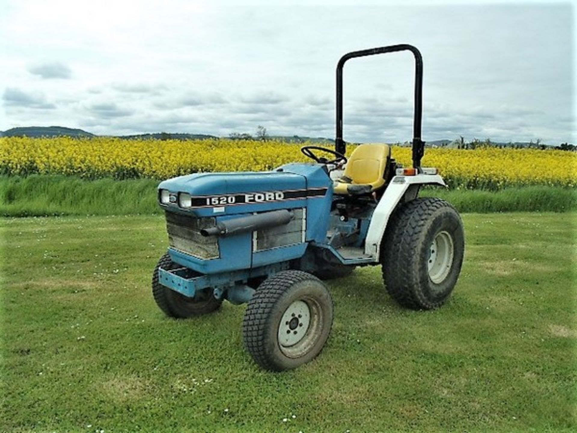 1990 FORD TRACTOR 1520. 3777hrs (not verified)