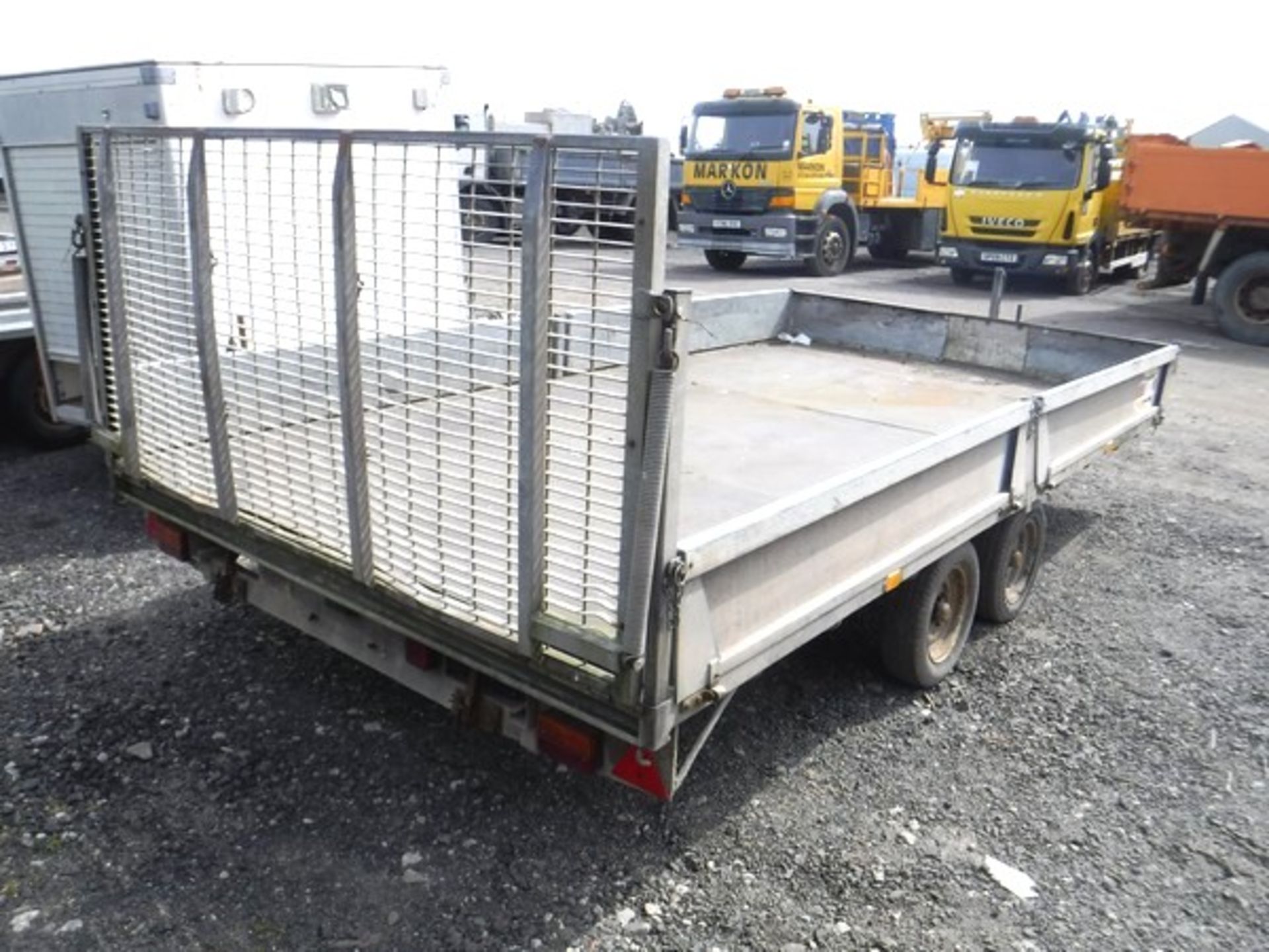 BATESON 2643 8' x 14' low load trailer/tipper c/w tailgate s/n 28528. - Image 3 of 4