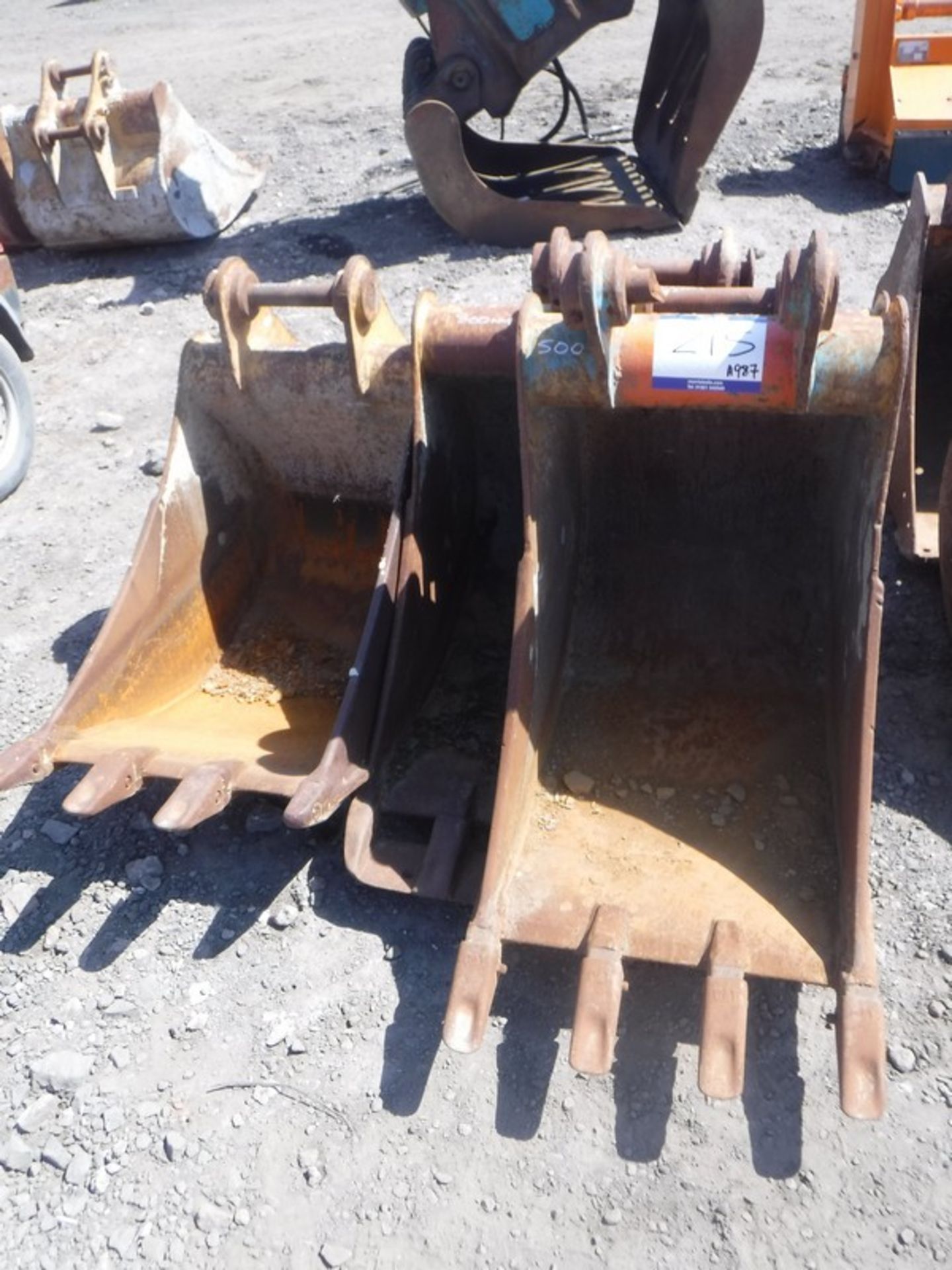 CAT DIGGING BUCKETS X 3 - 2 x 500mm wide & 1 800mm wide all 45mm pins