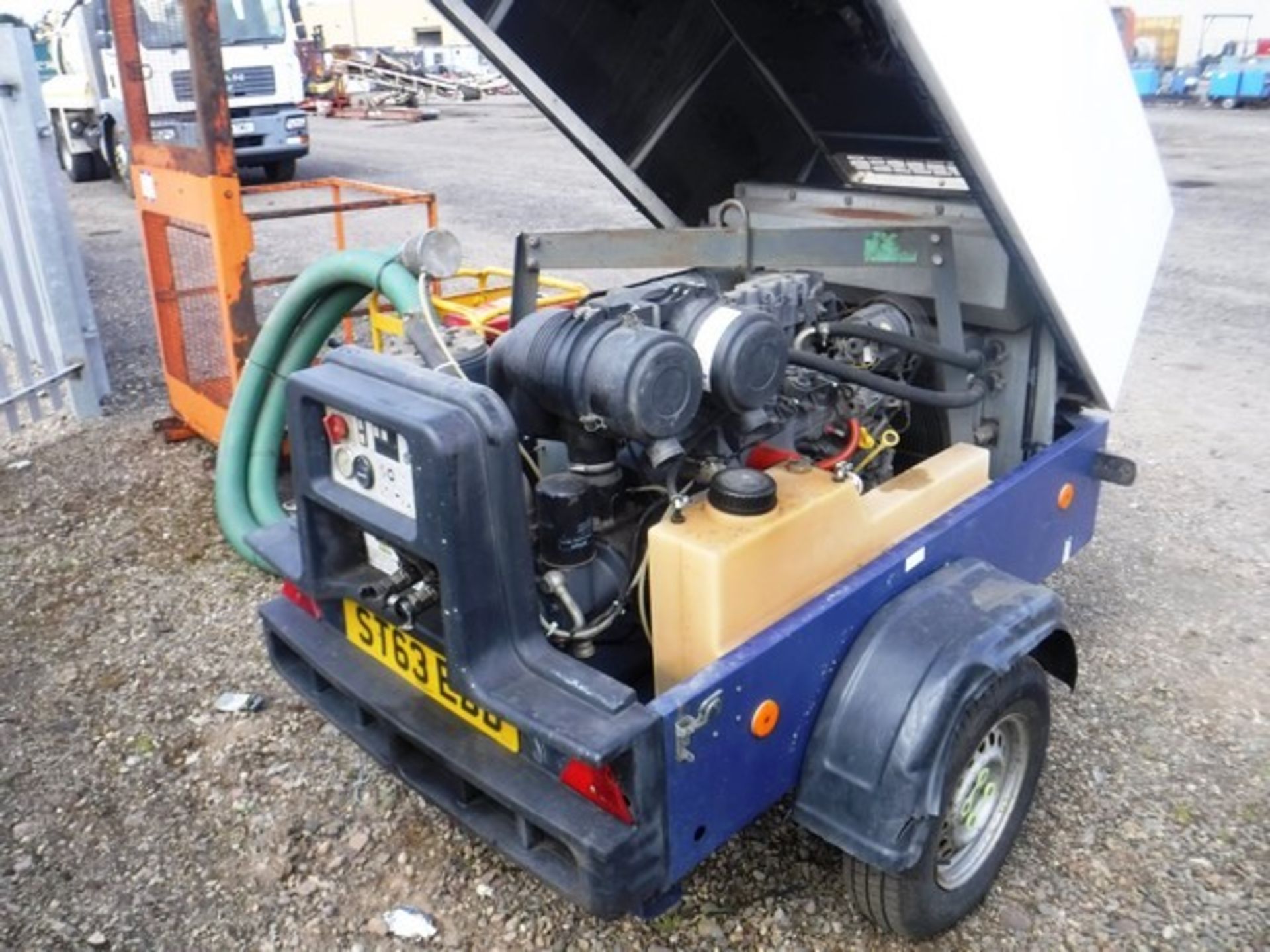 2006 COMPAIR DL0406 2 tool compressor 99hrs (not verified) - Image 6 of 7