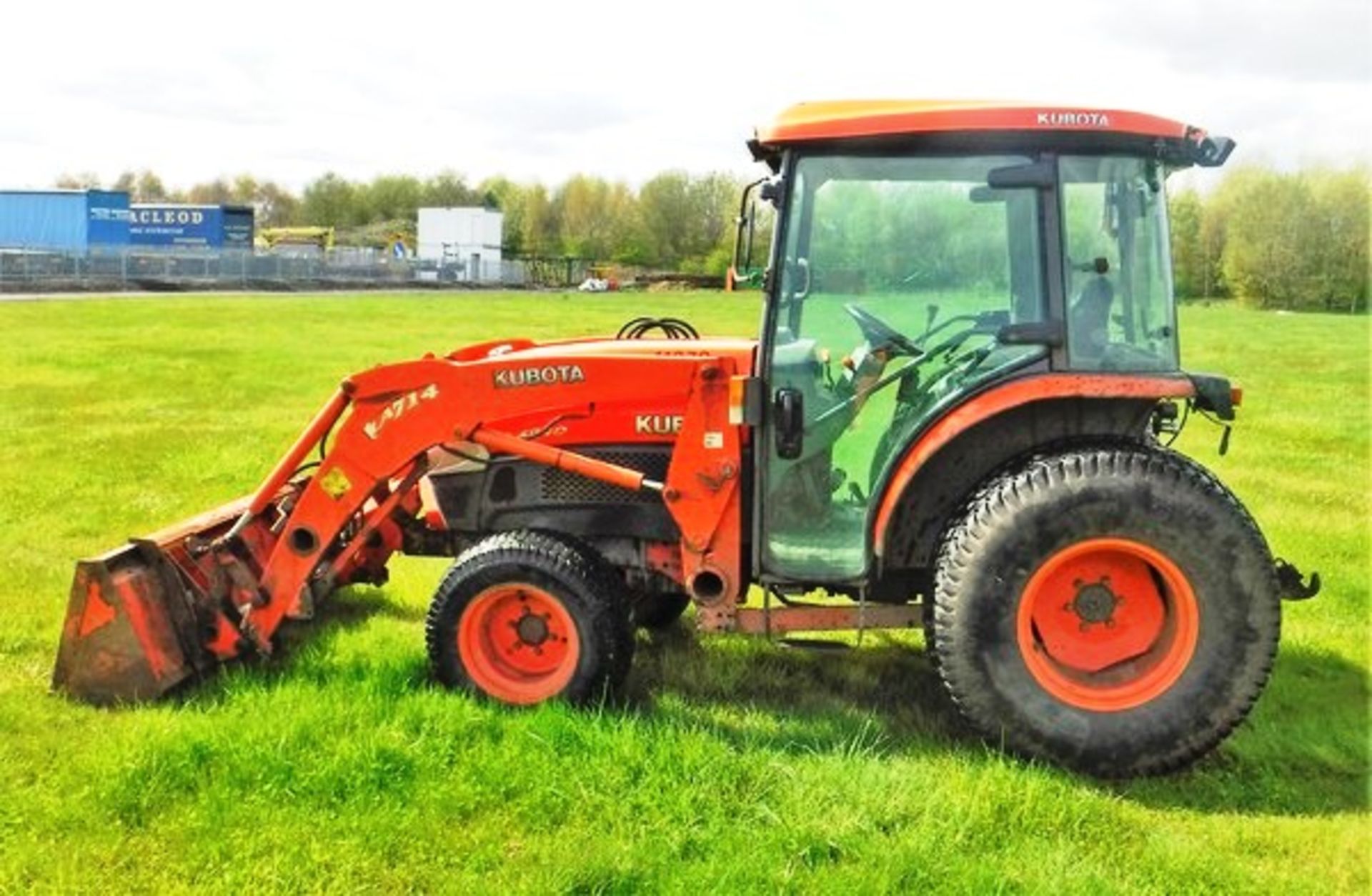 KUBOTA L4240 tractor c/w loader model LA714. Reg No SP08 EOK, s/n 3029671535. 3285 hrs (not verified - Bild 16 aus 17