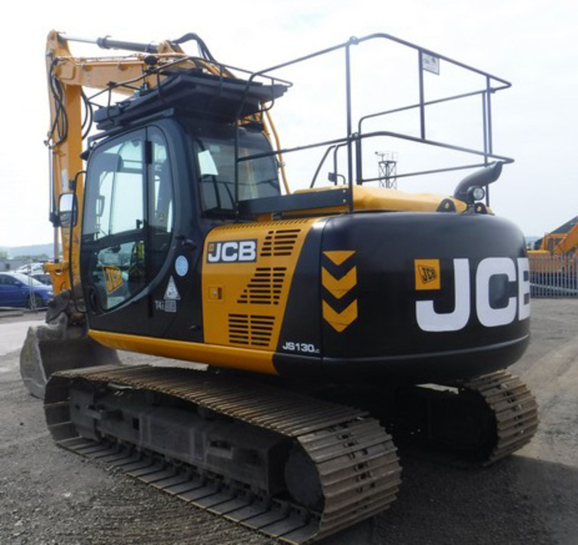 2014 JCB JS130LC S/N 2134601.c/w 1 bucket, hammer lines, hydraulic q/hitch, 700m pads, cab guards 56 - Image 19 of 21