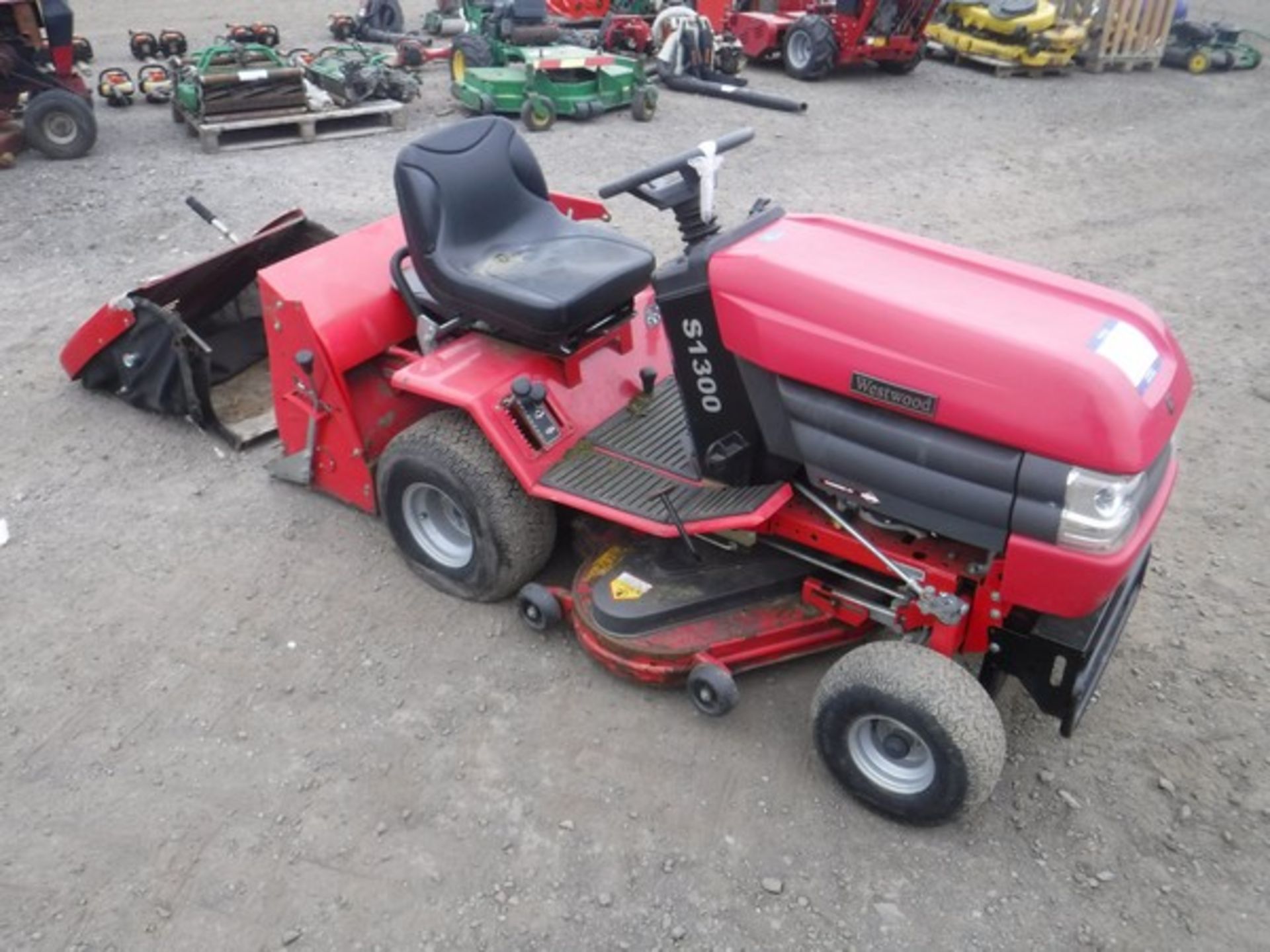 WESTWOOD S1300 ride on tractor mower for spares or repair - Image 2 of 8