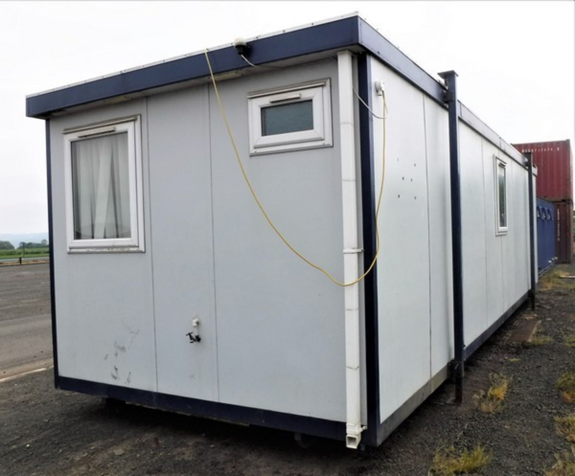2007 PORTABLE BUILDING. 10m x 3.1m with toilet & kitchen. Double glazed, alarm fitted, insulated. - Image 7 of 12