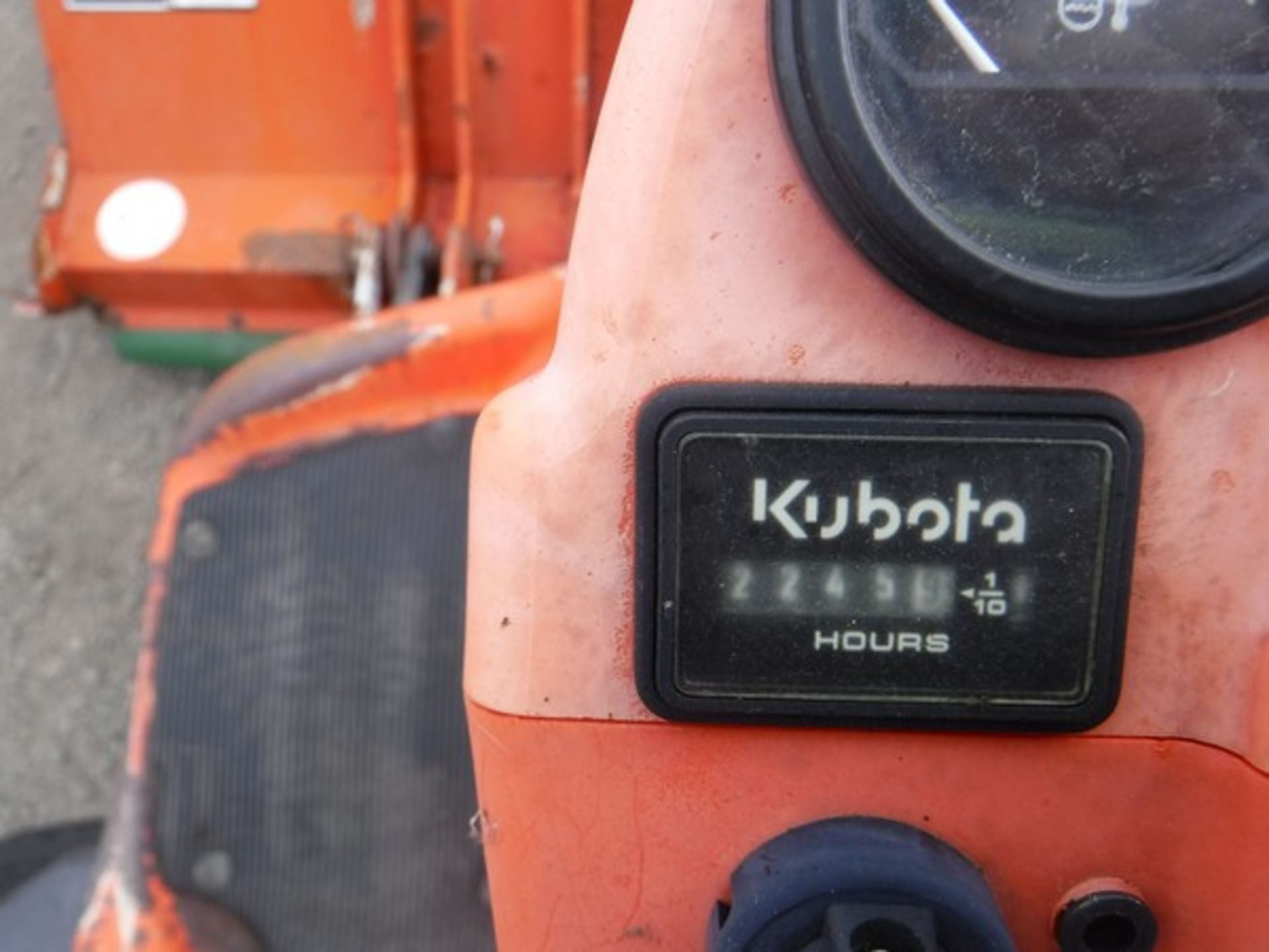 KUBOTA F2880 ride on mower. 2245hrs. Starts but does not drive. - Bild 9 aus 17