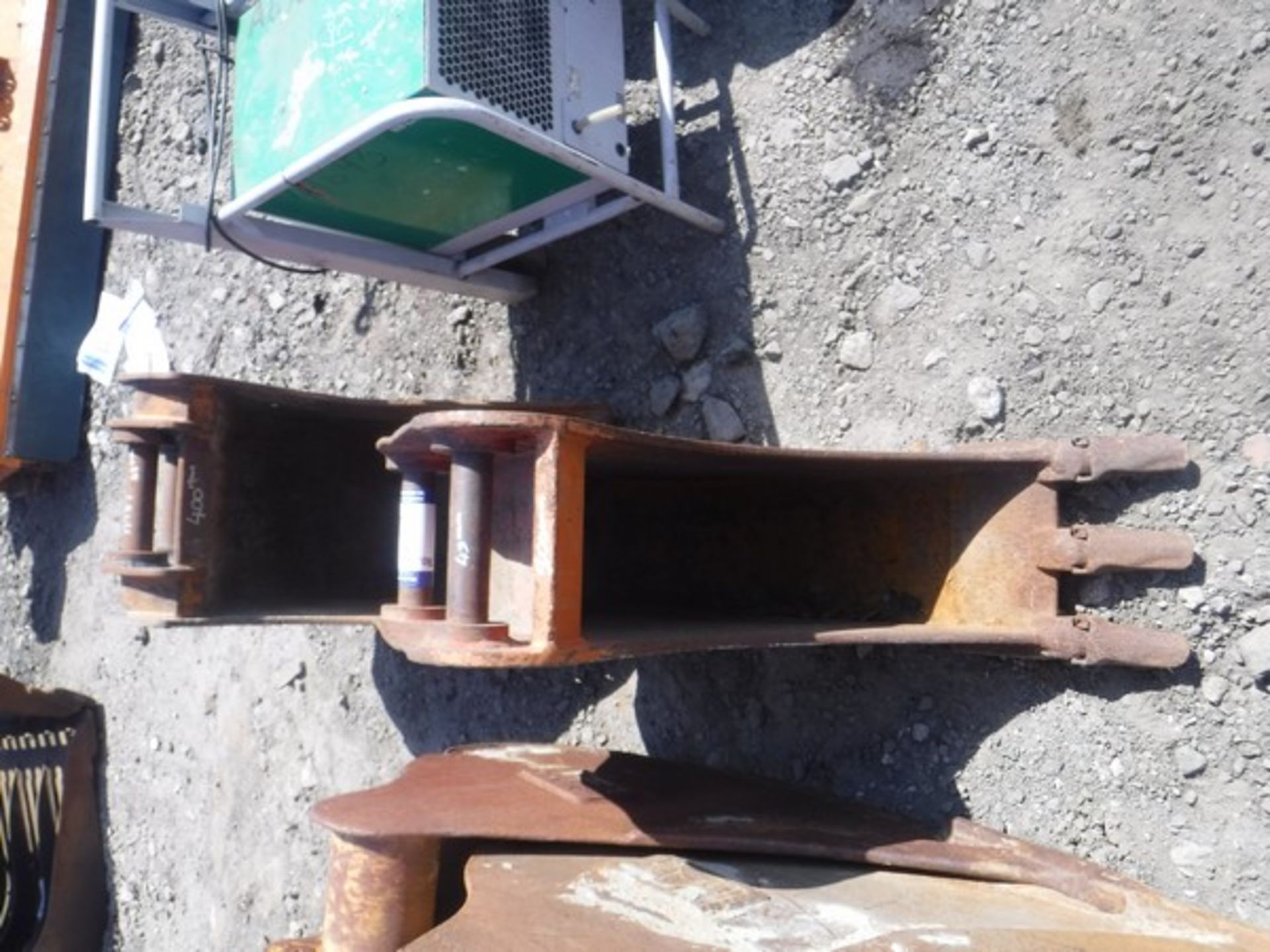 MISC EXCAVATOR BUCKETS 400mm & 220mm with 45 pins - Image 2 of 2