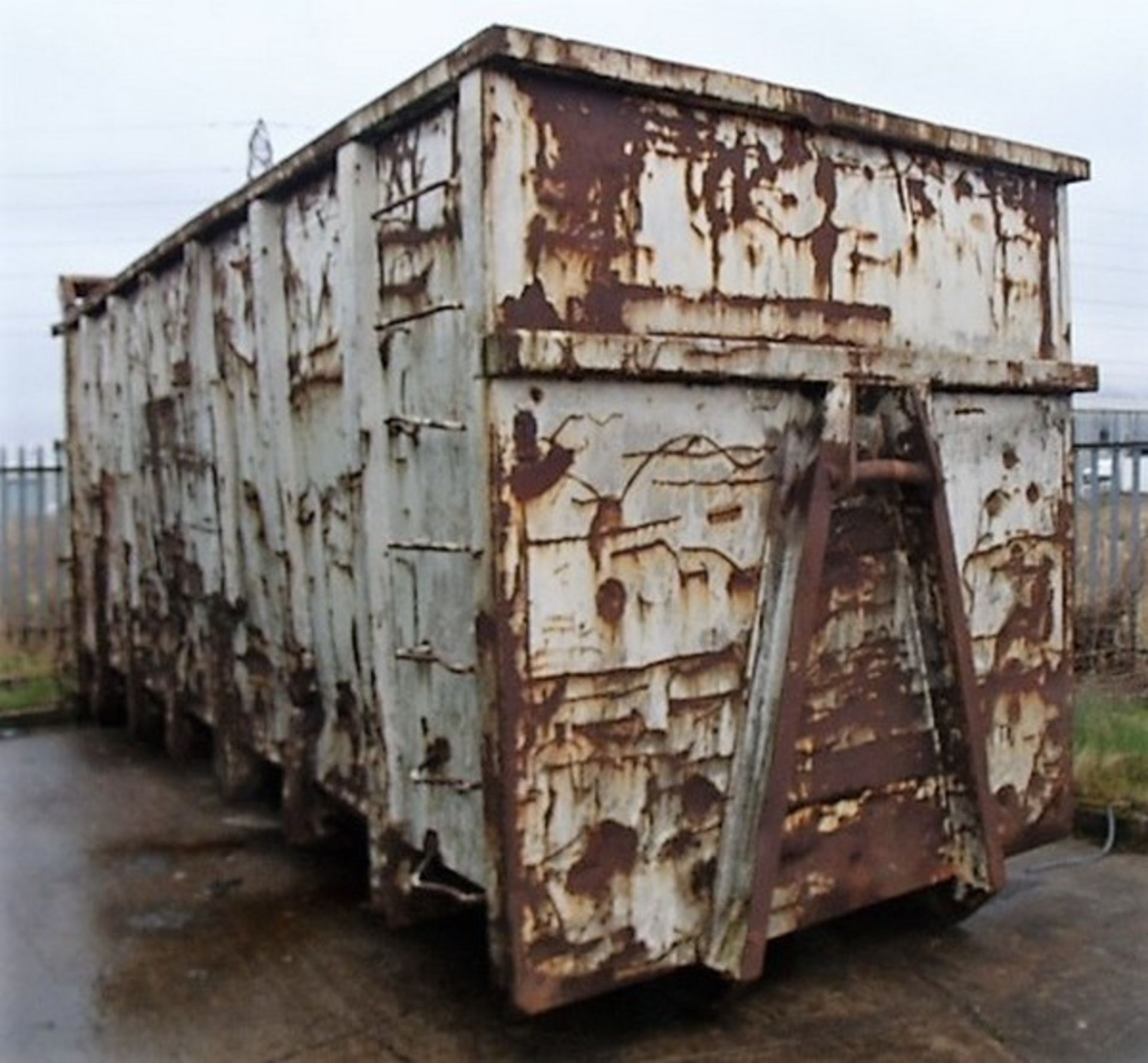 OPEN TOP SKIP c/w access ladder. **To be sold from Errol auction site. Viewing and uplift from Lower