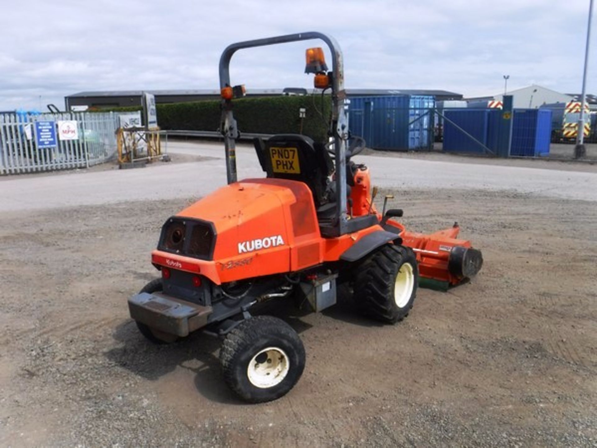 KUBOTA F2880 ride on mower. 2245hrs. Starts but does not drive. - Image 13 of 17