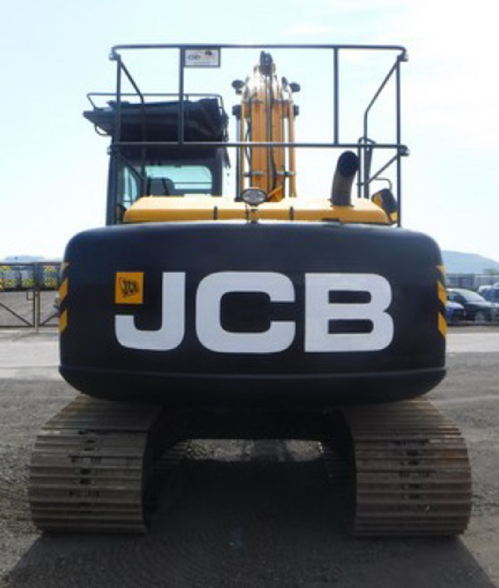 2014 JCB JS130LC S/N 2134601.c/w 1 bucket, hammer lines, hydraulic q/hitch, 700m pads, cab guards 56 - Image 18 of 21