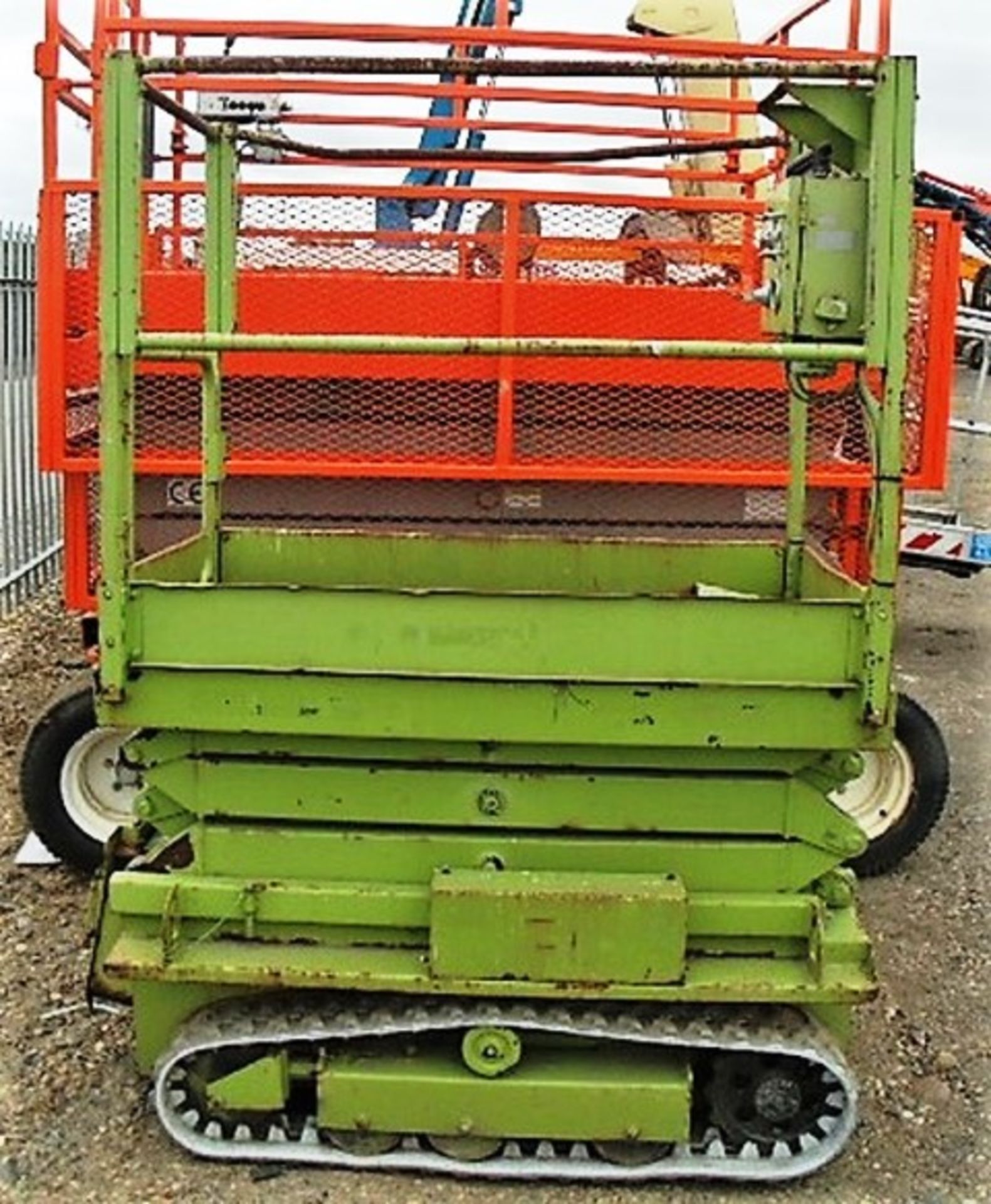 1997 AICHI LX400 Scissor lift s/n X40PO-3 - Image 2 of 8