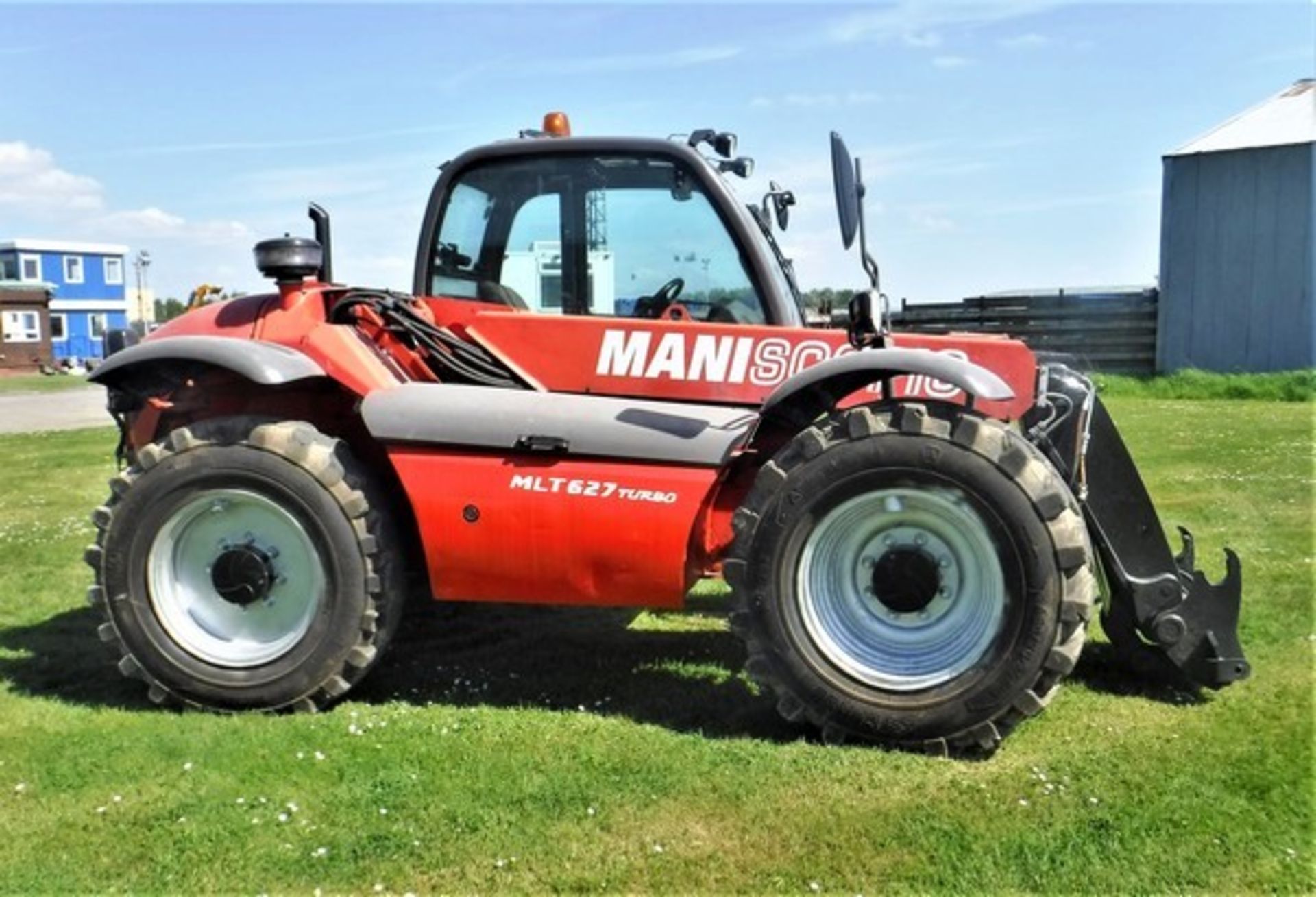 2011 MANITOU MLT627 TURBO. Air con. Solid filled tyres. Reg No SP60 ECW. 4798hrs (not verified)
