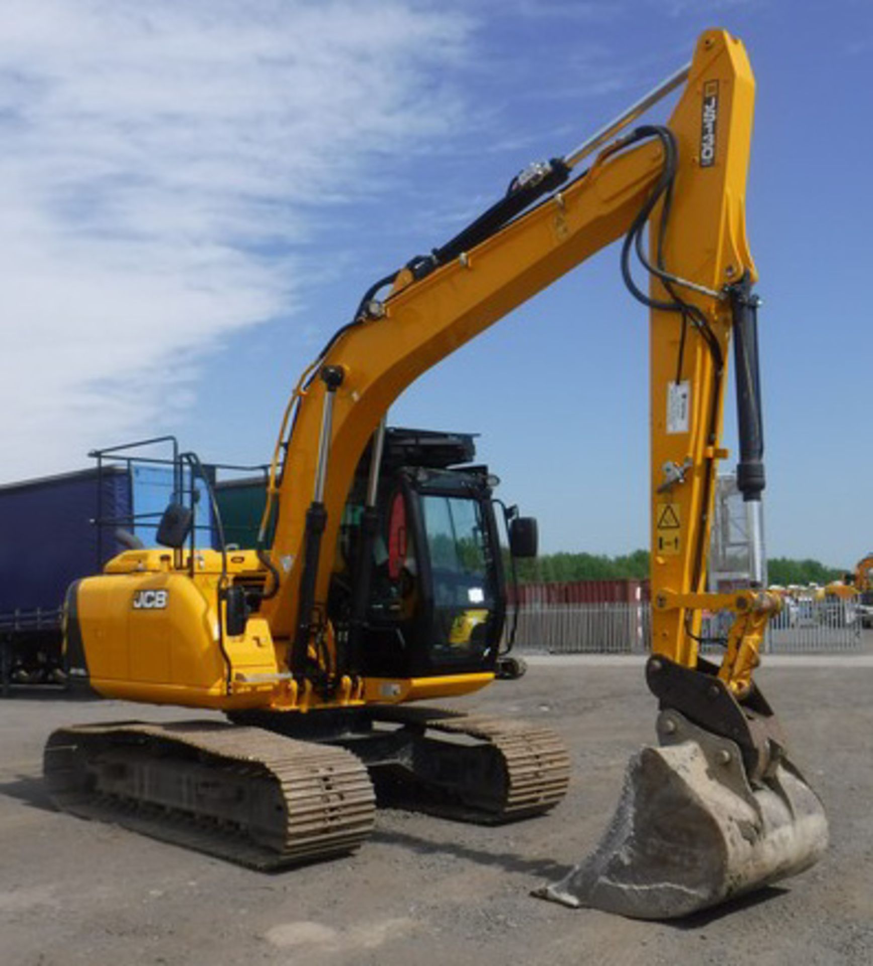 2014 JCB JS130LC S/N 2134601.c/w 1 bucket, hammer lines, hydraulic q/hitch, 700m pads, cab guards 56 - Image 16 of 21