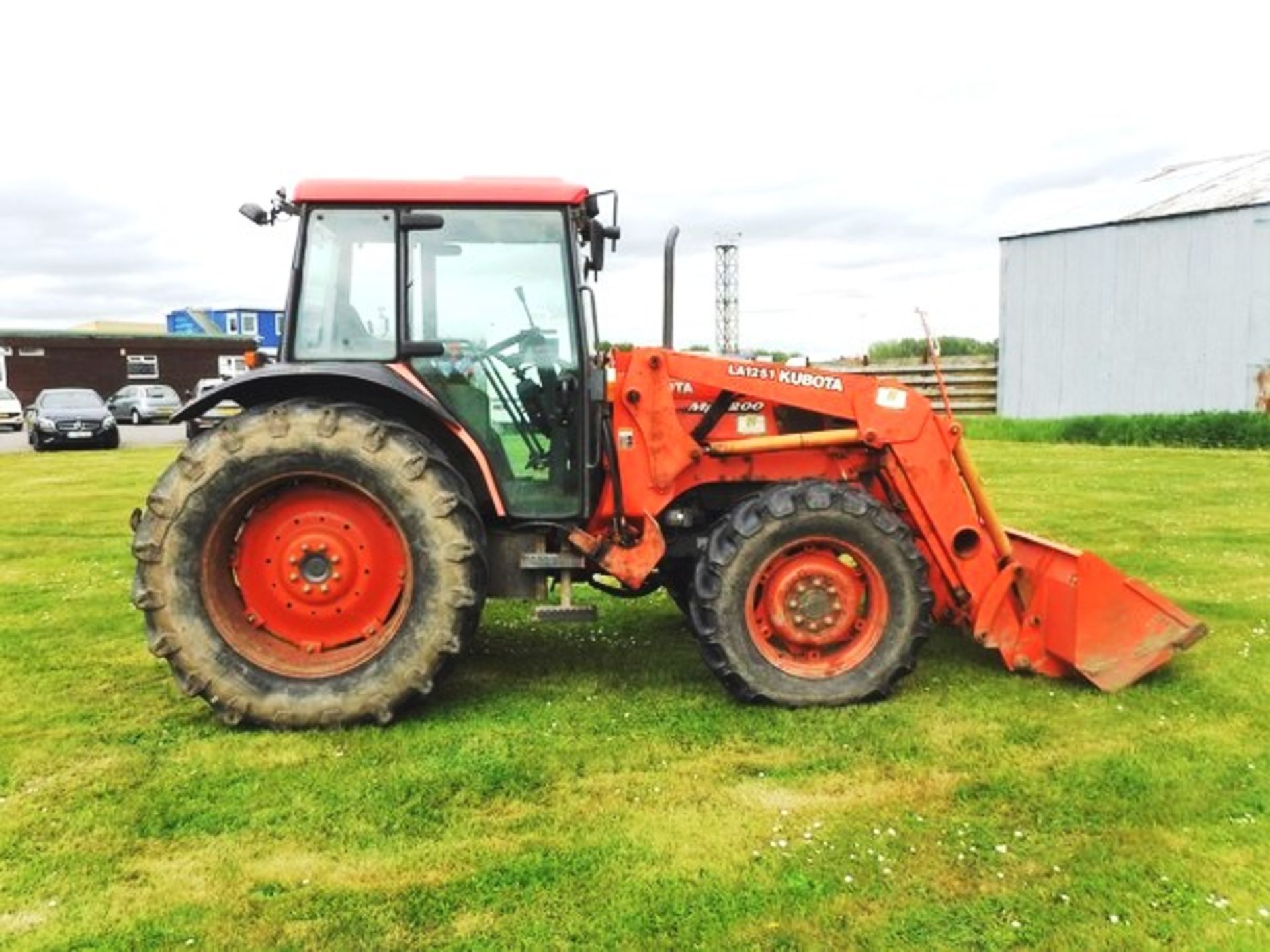 2007 KUBOTA ME8200 c/w LA1251 front loader. s/n ME820058610. 5700hrs (not verified). Reg no. SN57FW - Image 11 of 16