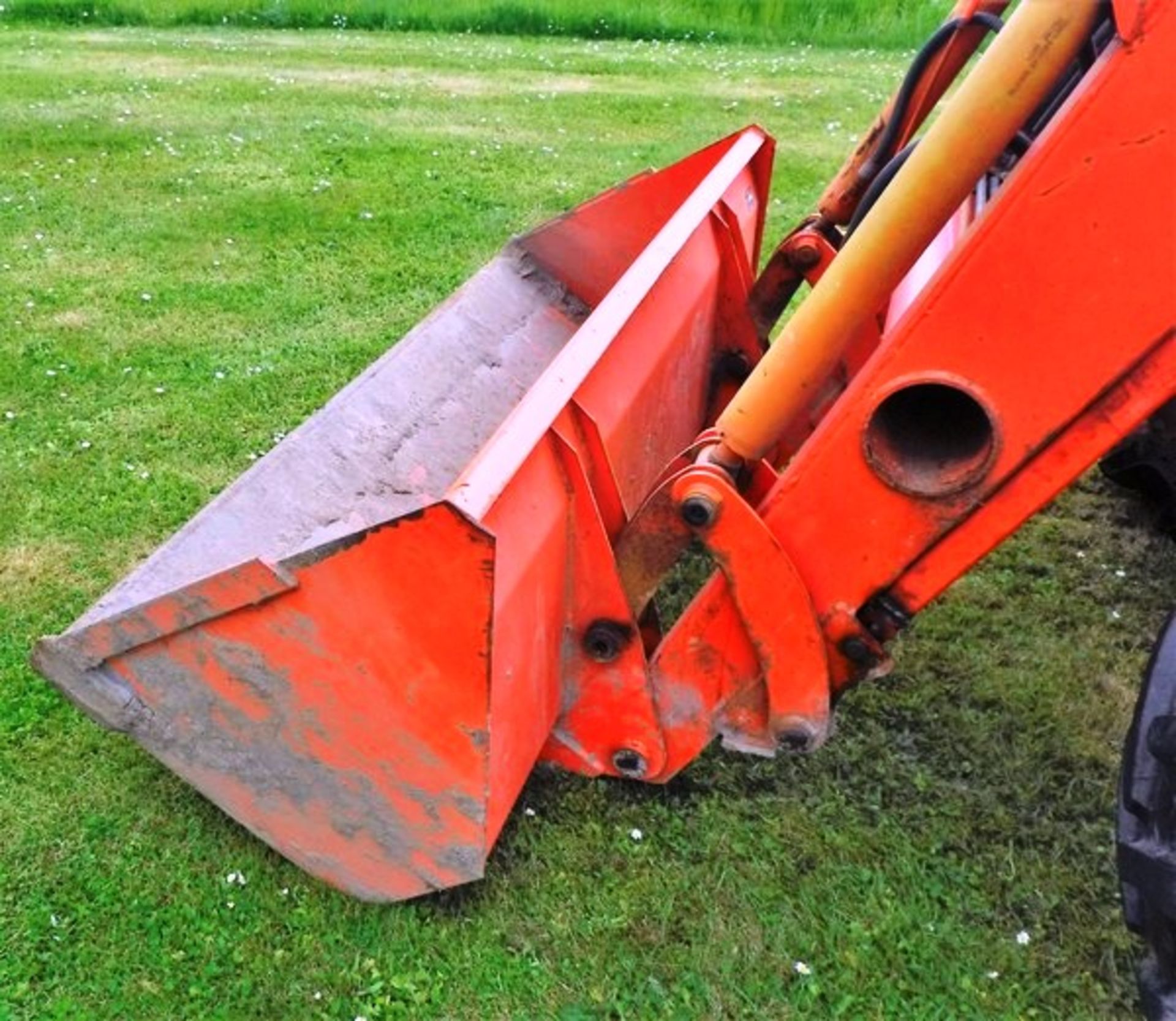 2007 KUBOTA ME8200 c/w LA1251 front loader. s/n ME820058610. 5700hrs (not verified). Reg no. SN57FW - Image 15 of 16