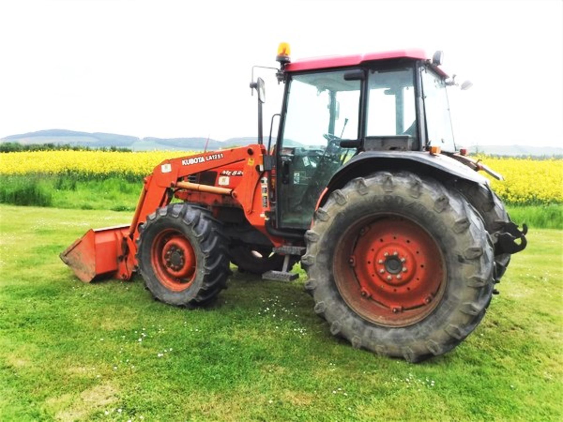 2007 KUBOTA ME8200 c/w LA1251 front loader. s/n ME820058610. 5700hrs (not verified). Reg no. SN57FW - Image 14 of 16