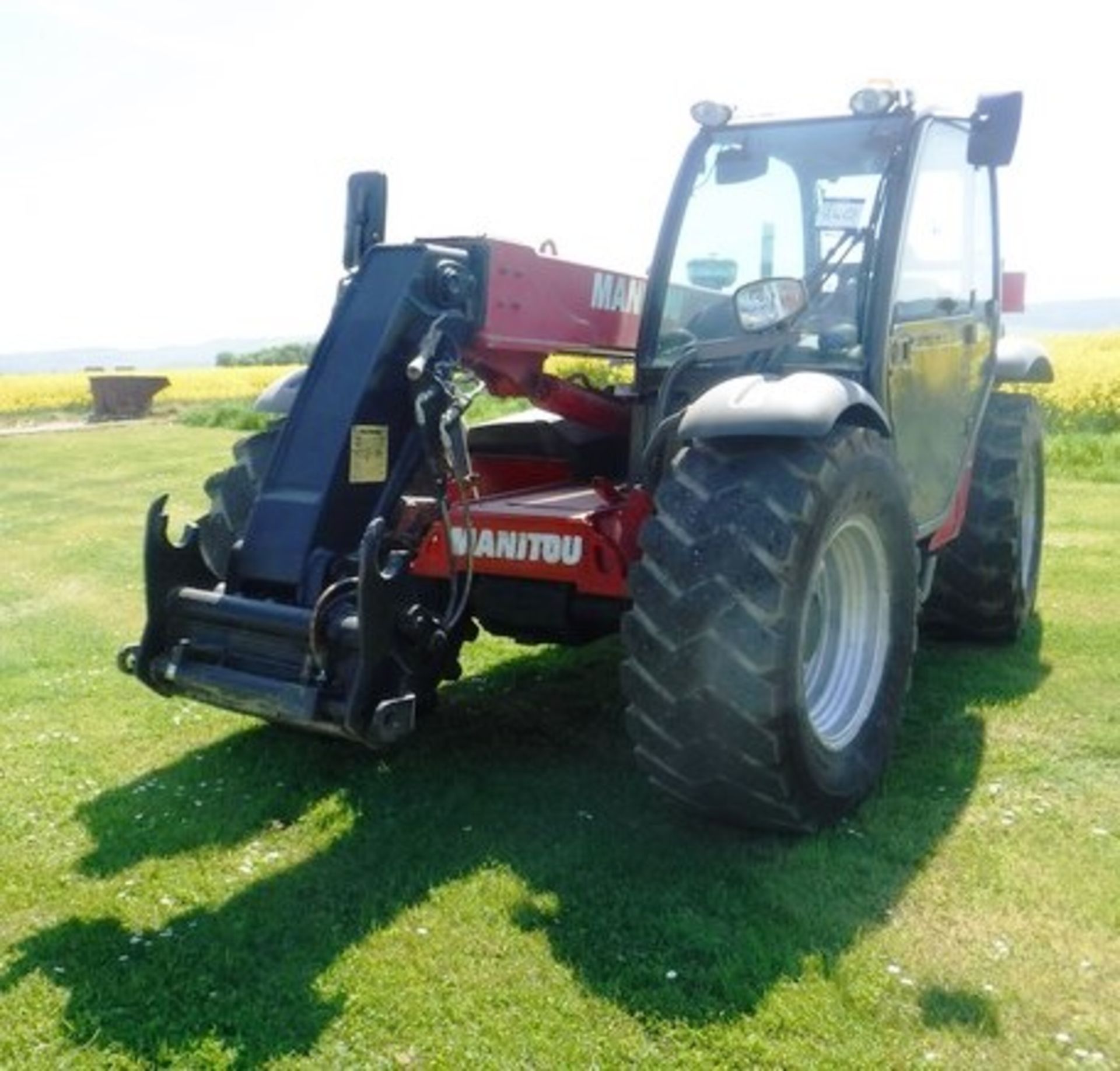 2011 MANITOU MLT627 TURBO. Air con. Solid filled tyres. Reg No SP60 ECW. 4798hrs (not verified) - Image 10 of 18
