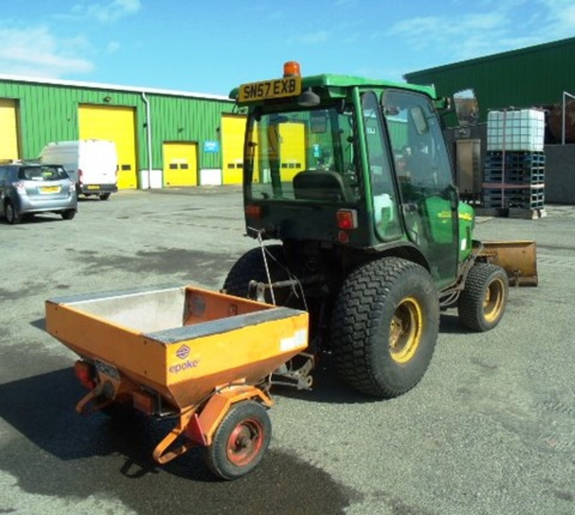 2007 JOHN DEERE 2520 MST Tractor Reg No SN57 EXB c/w rear trailed salt spreader and snow plough. 90 - Image 18 of 22