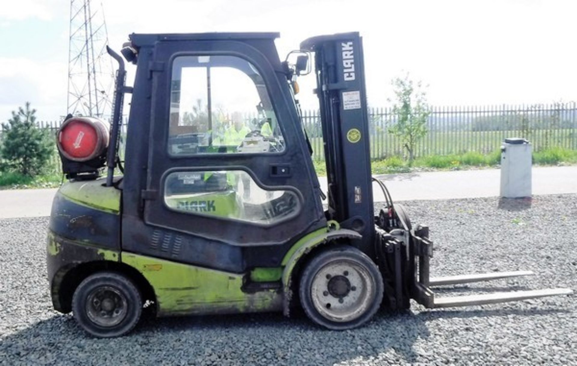 2010 CLARK C30L gas forklift, s/n P232/1208-9644KP, c/w Cascade Rotator, 3 tonne capacity, side shif - Bild 12 aus 17