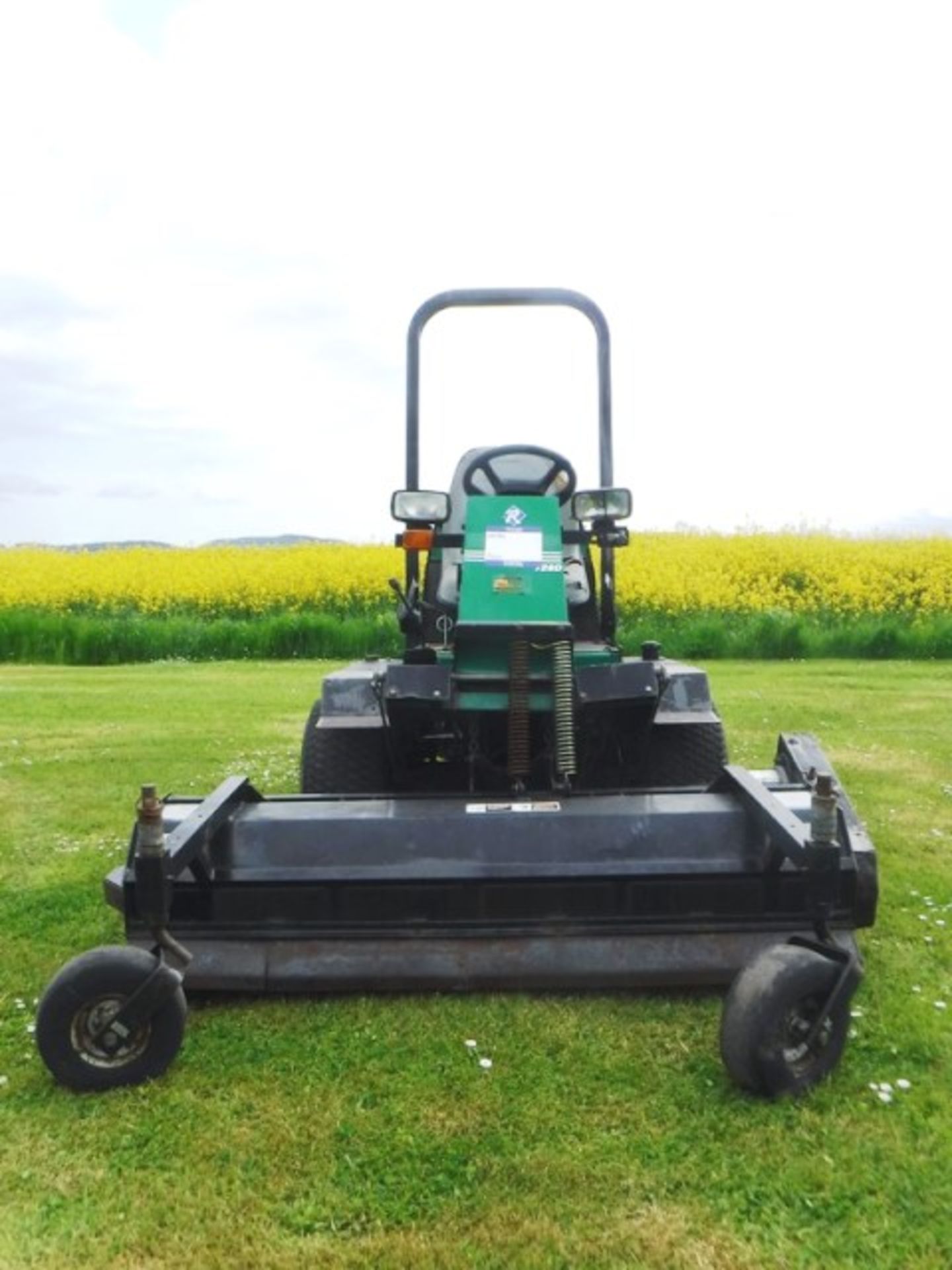 RANSOMES FRONT LINE 7280 ride on mower. Reg - Y106BSX. 4029hrs (not verified) - Image 6 of 13