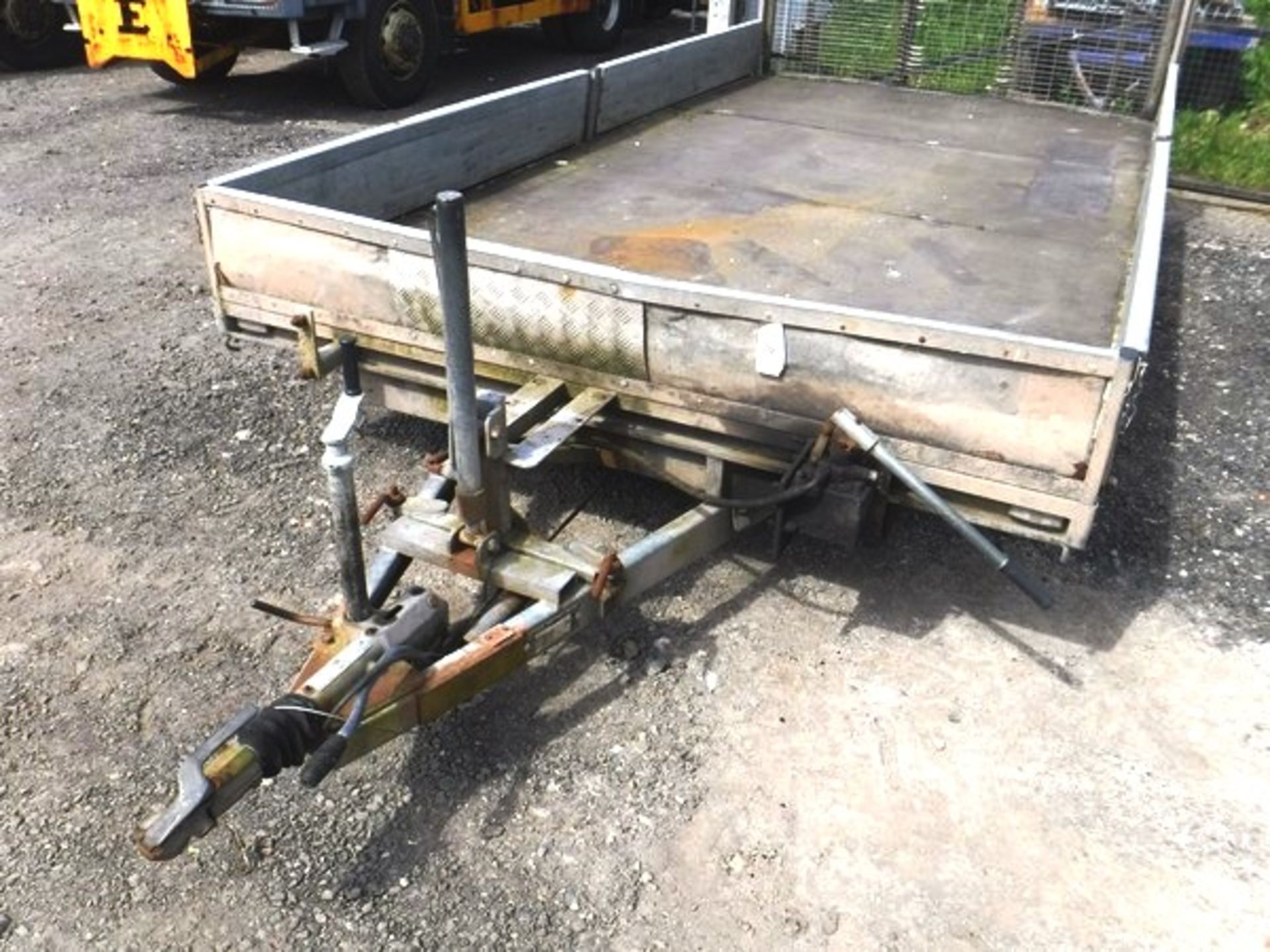 BATESON 2643 8' x 14' low load trailer/tipper c/w tailgate s/n 28528. - Image 2 of 4