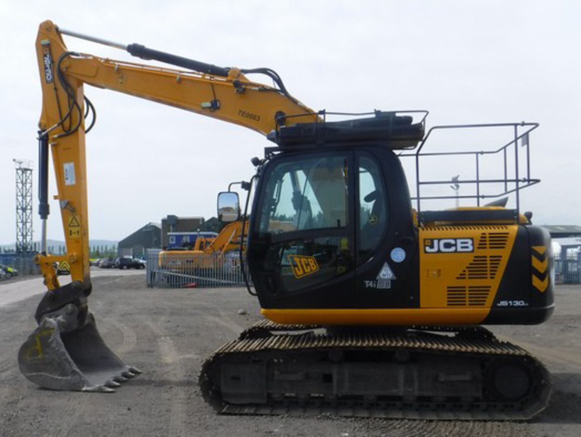 2014 JCB JS130LC S/N 2134601.c/w 1 bucket, hammer lines, hydraulic q/hitch, 700m pads, cab guards 56 - Image 20 of 21