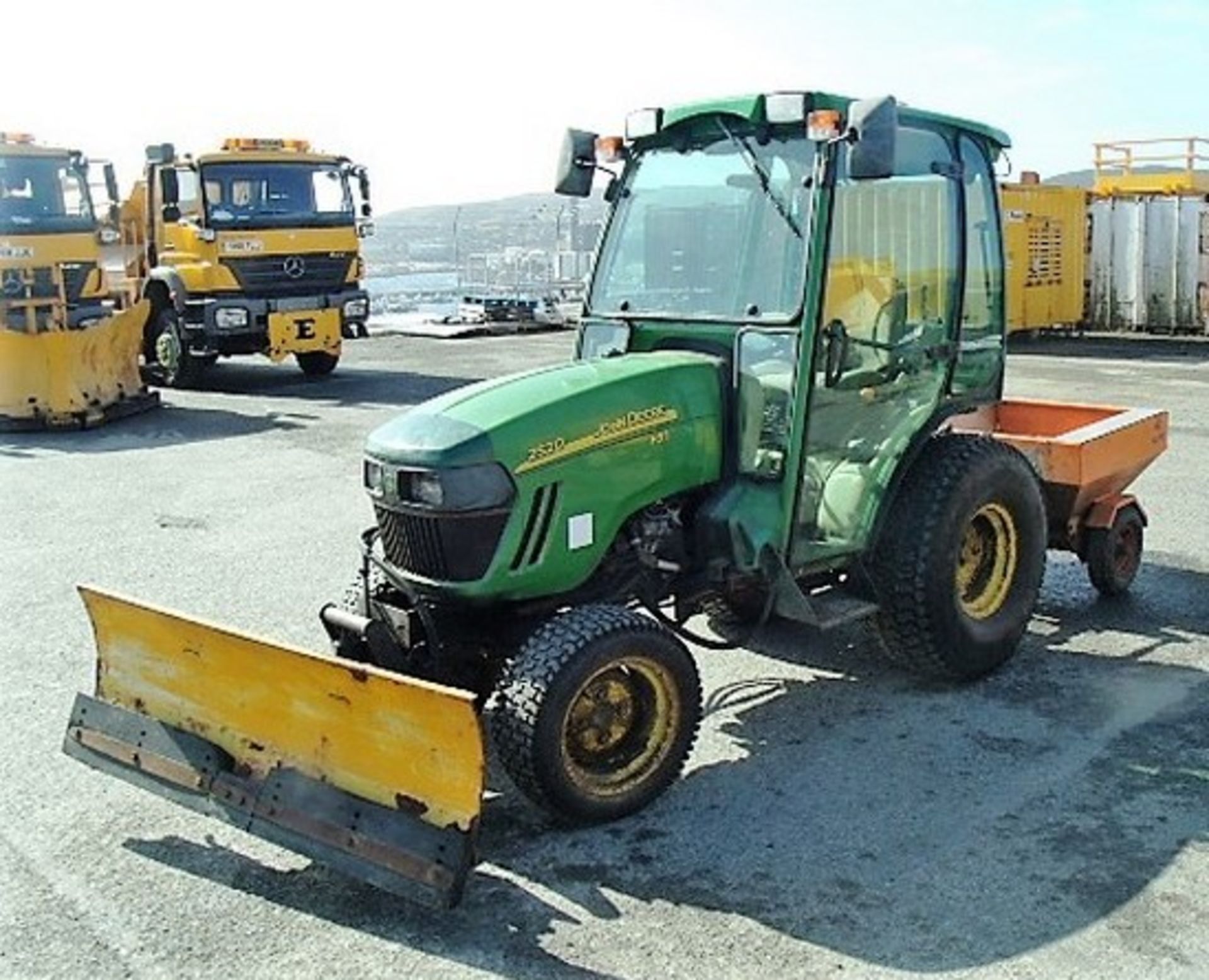 2007 JOHN DEERE 2520 MST Tractor Reg No SN57 EXB c/w rear trailed salt spreader and snow plough. 90