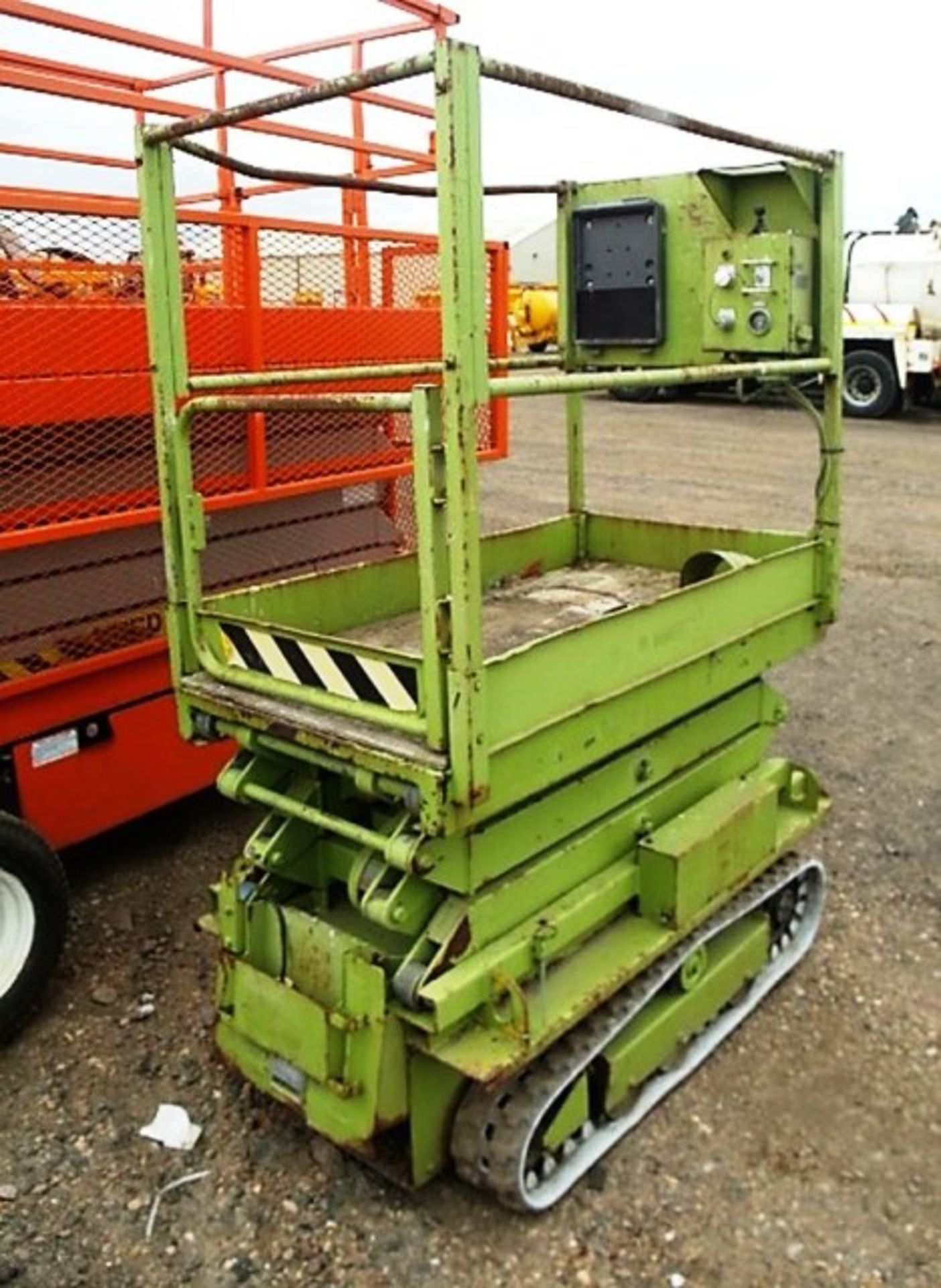 1997 AICHI LX400 Scissor lift s/n X40PO-3