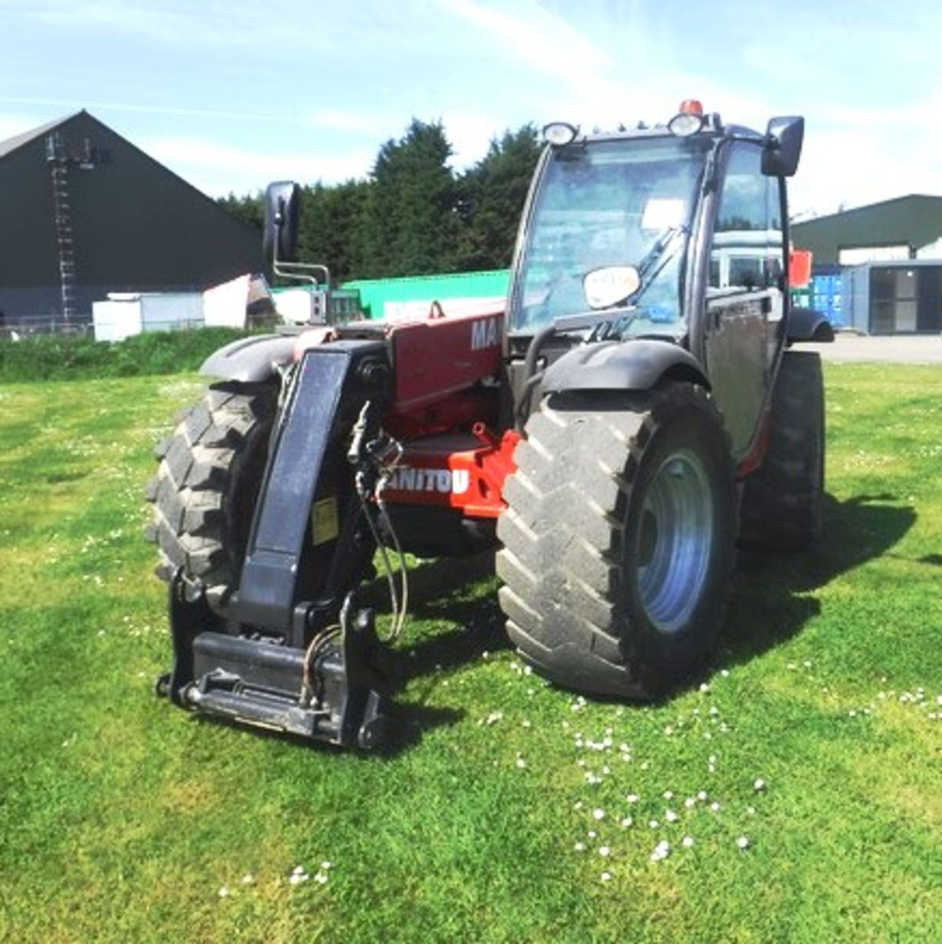 2011 MANITOU MLT627 TURBO. Air con. Solid filled tyres. Reg No SP60 ECW. 4798hrs (not verified) - Image 12 of 18