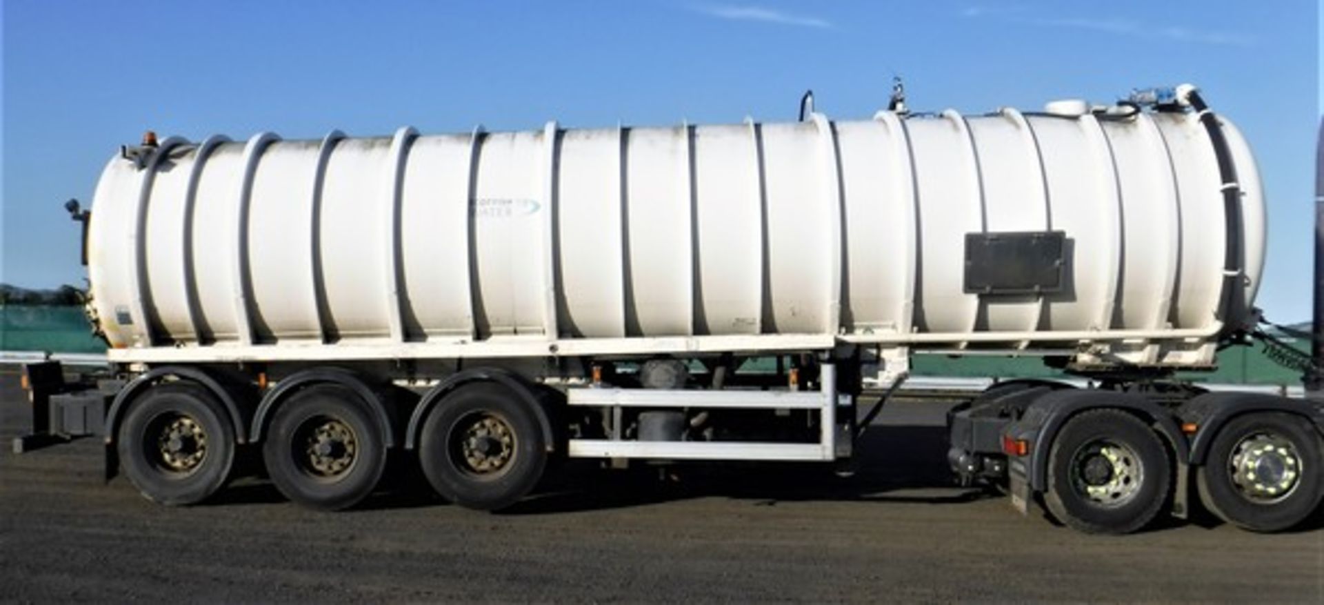 2007 WABCO vacuum tank trailer. Reg No C233117, s/n 23/33000/07. Triple axle. GVW 38180kg c/w Crossl - Image 12 of 15