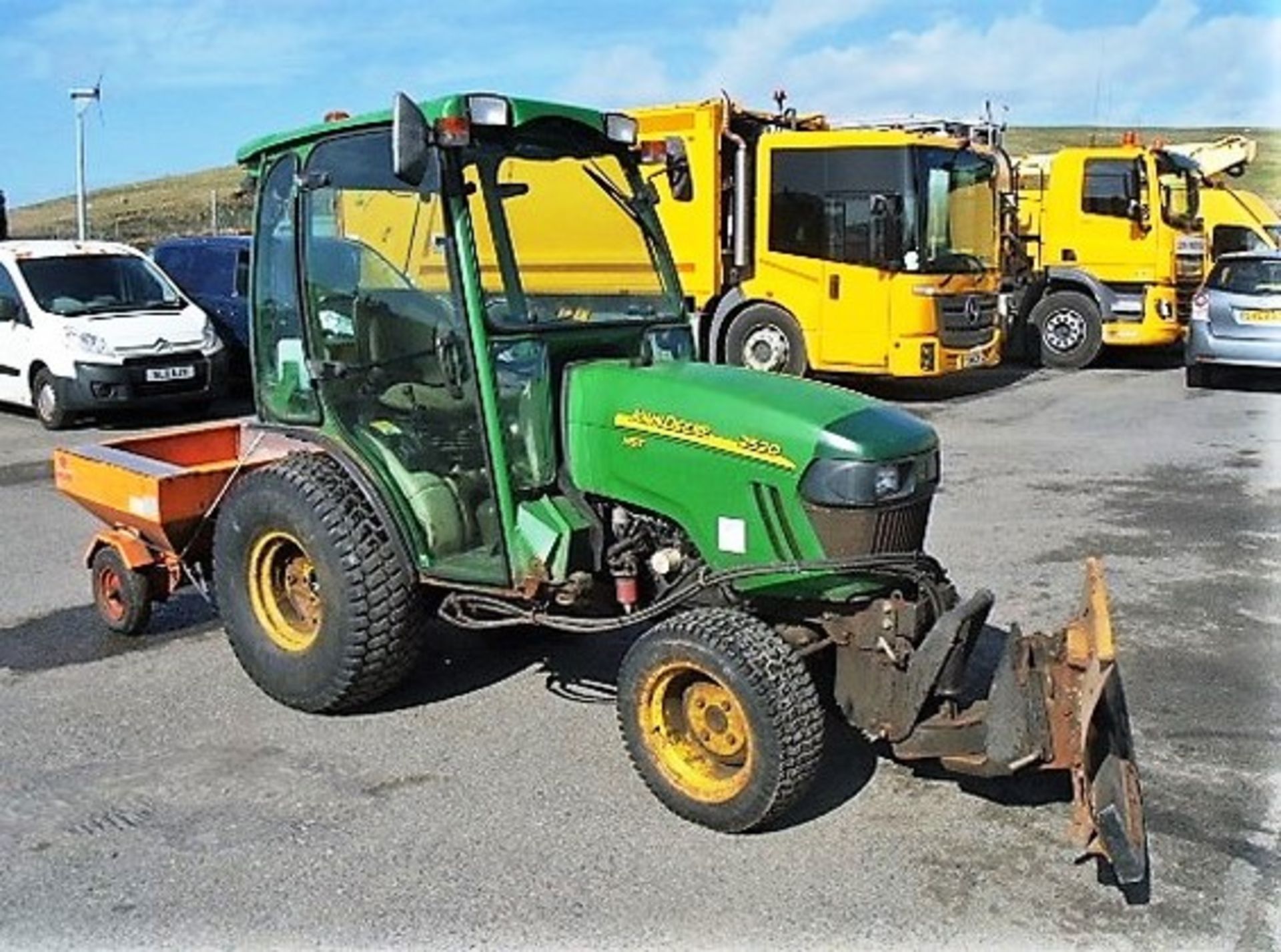2007 JOHN DEERE 2520 MST Tractor Reg No SN57 EXB c/w rear trailed salt spreader and snow plough. 90 - Image 16 of 22