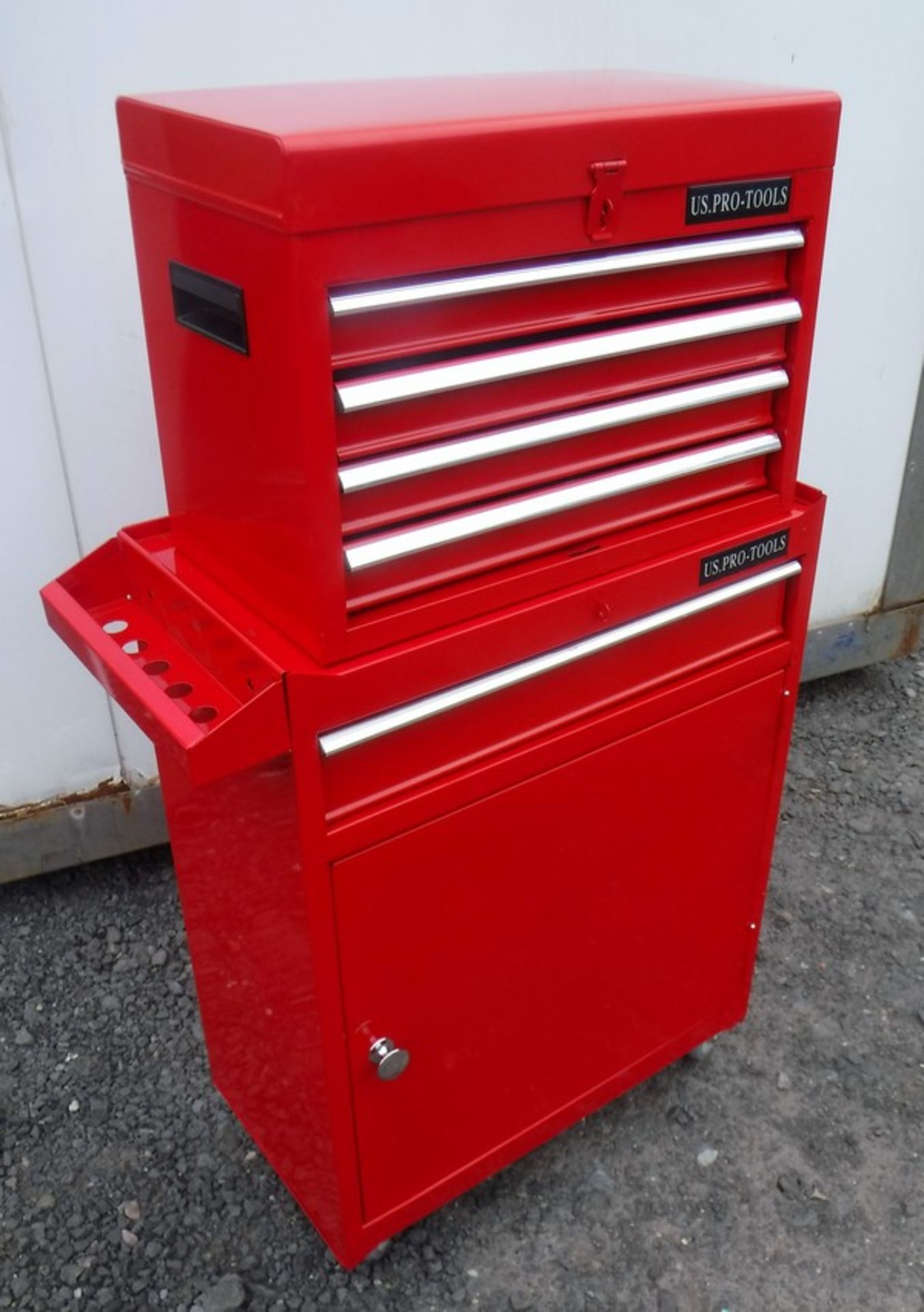 HIGH QUALITY CHEST TOOL BOX c/w ball bearing slide drawers. Body reinforced design. Can be locked wi - Image 4 of 5