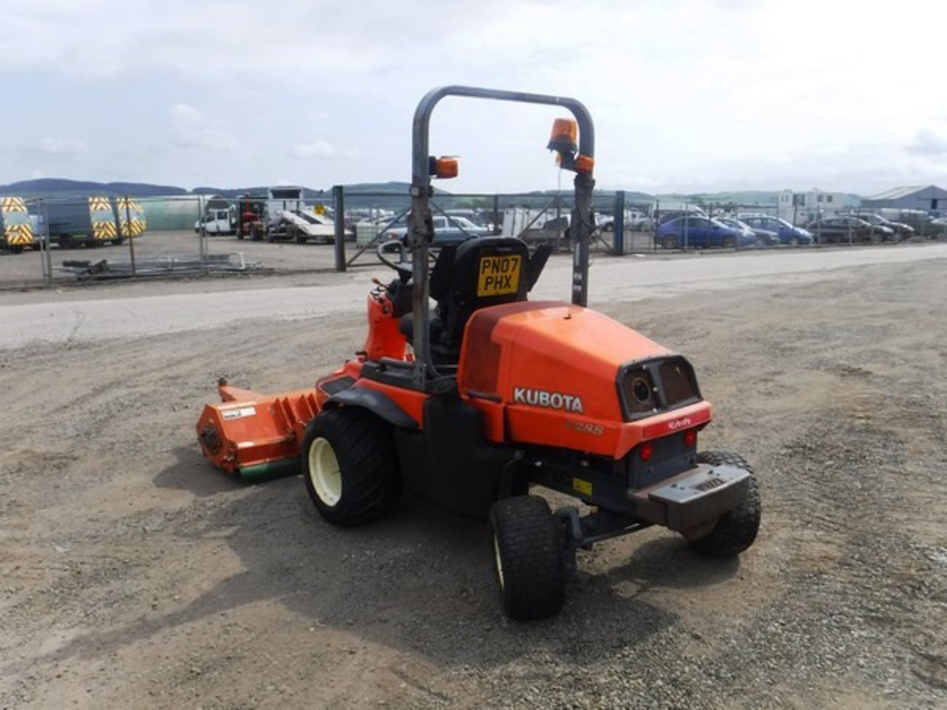 KUBOTA F2880 ride on mower. 2245hrs. Starts but does not drive. - Image 15 of 17