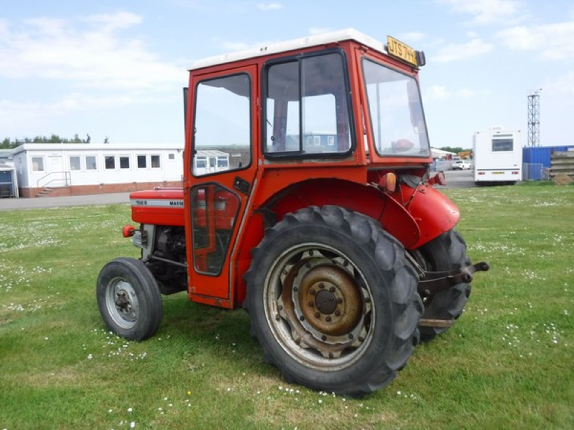 MASSY FERGUSON 1525 vine yard. Reg - JTS744X4886hrs (not verified) - Image 11 of 18