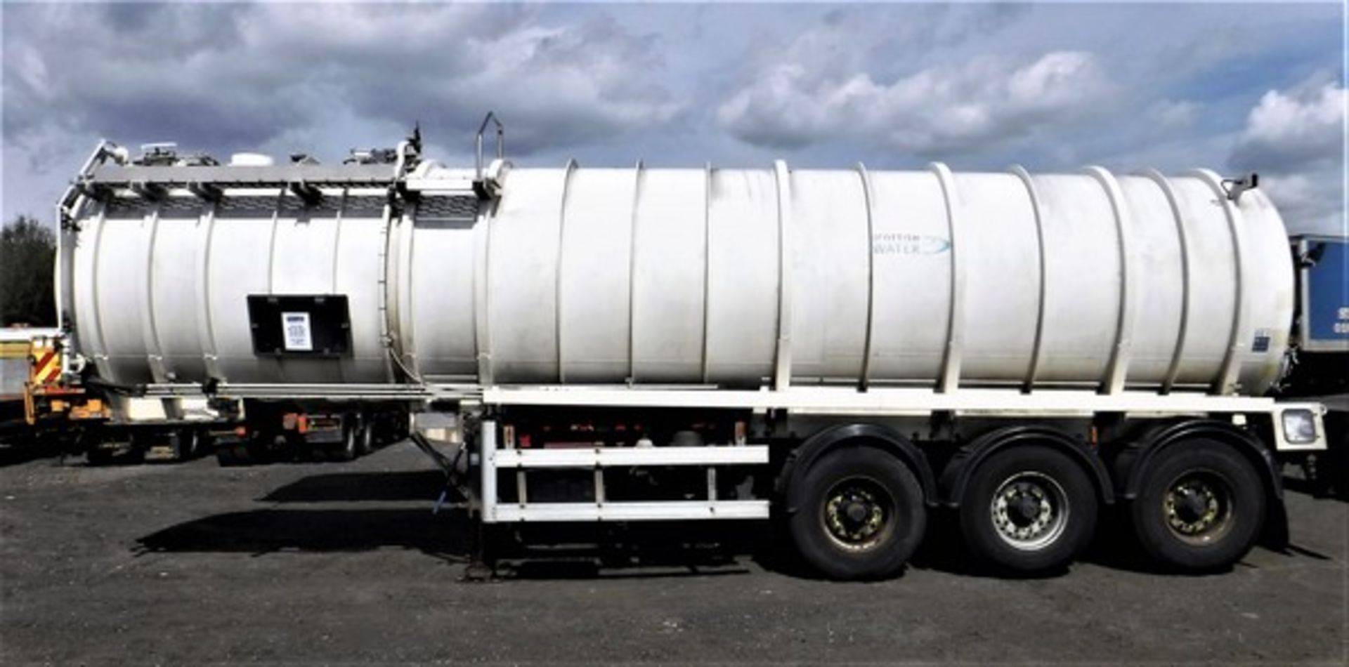 2007 WABCO vacuum tank trailer s/n 24/30000/07 Reg No C233119. Triple axle. GVW 38180kg 30.11.18 c - Image 10 of 17