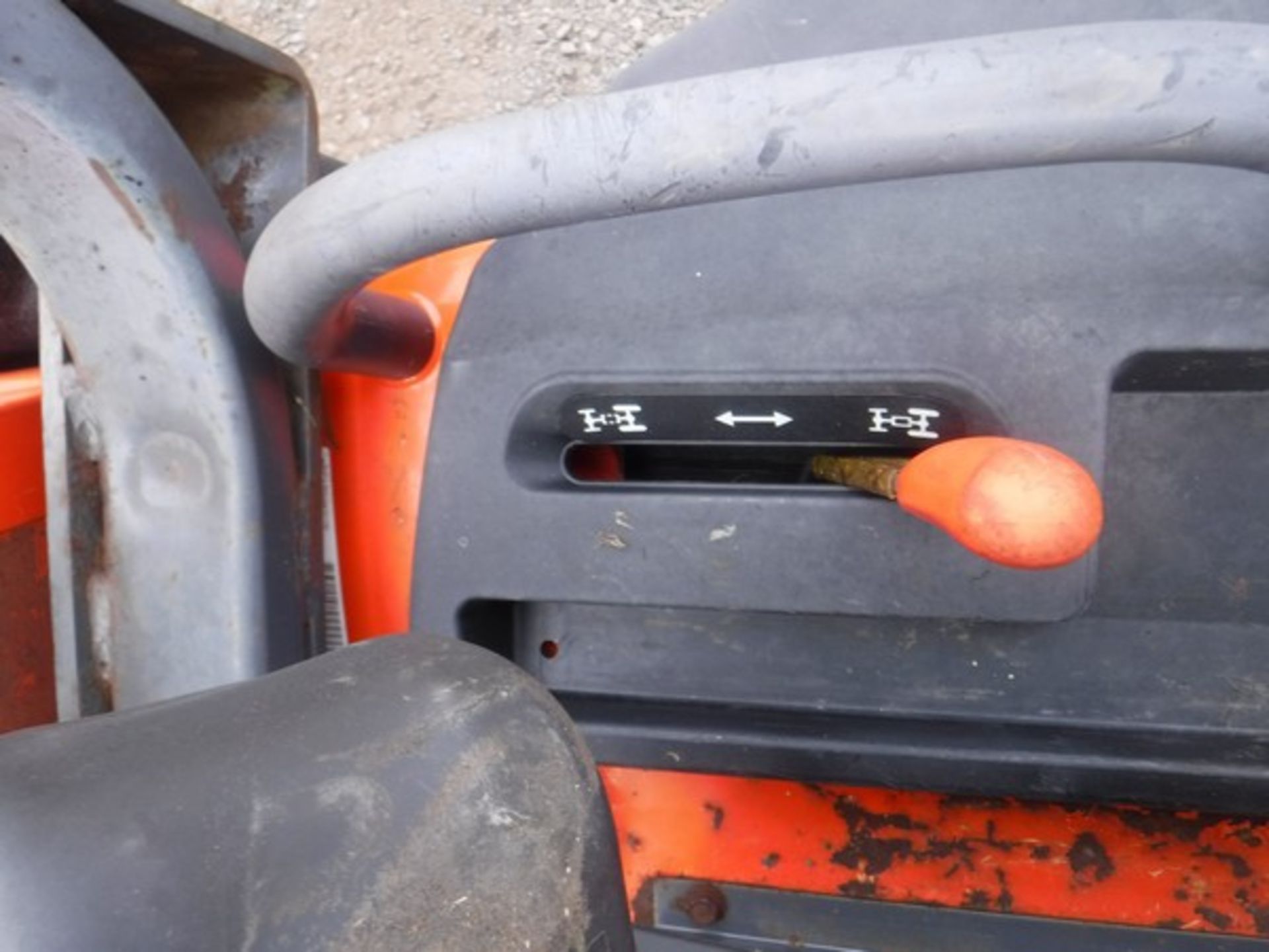 KUBOTA F2880 ride on mower. 2245hrs. Starts but does not drive. - Image 7 of 17