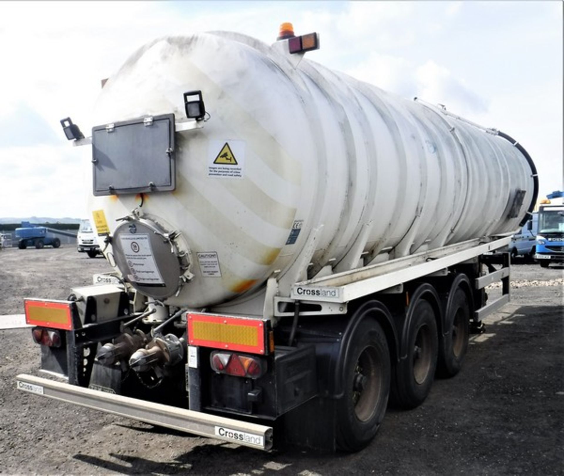 2007 WABCO vacuum tank trailer s/n 24/30000/07 Reg No C233119. Triple axle. GVW 38180kg 30.11.18 c - Image 13 of 17