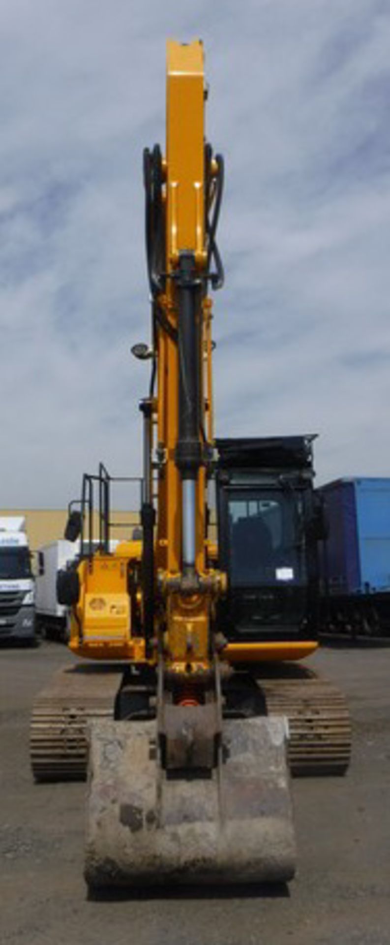 2014 JCB JS130LC S/N 2134601.c/w 1 bucket, hammer lines, hydraulic q/hitch, 700m pads, cab guards 56 - Image 15 of 21