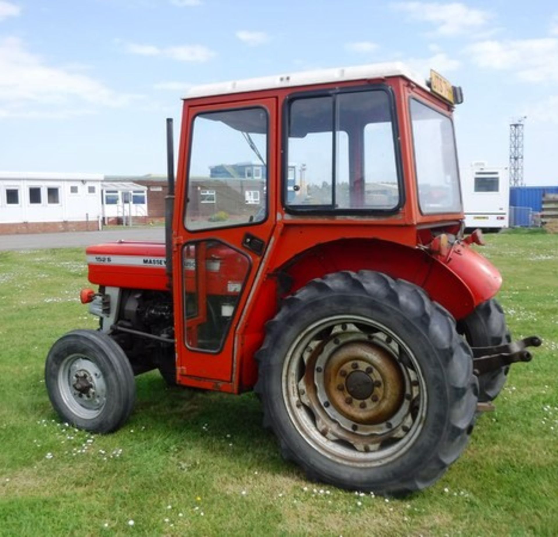 MASSY FERGUSON 1525 vine yard. Reg - JTS744X4886hrs (not verified) - Image 13 of 18