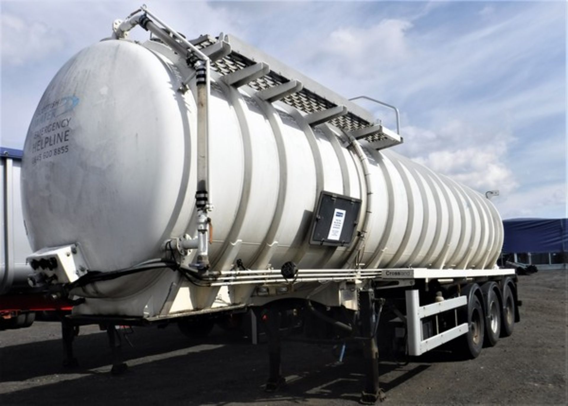 2007 WABCO vacuum tank trailer s/n 24/30000/07 Reg No C233119. Triple axle. GVW 38180kg 30.11.18 c