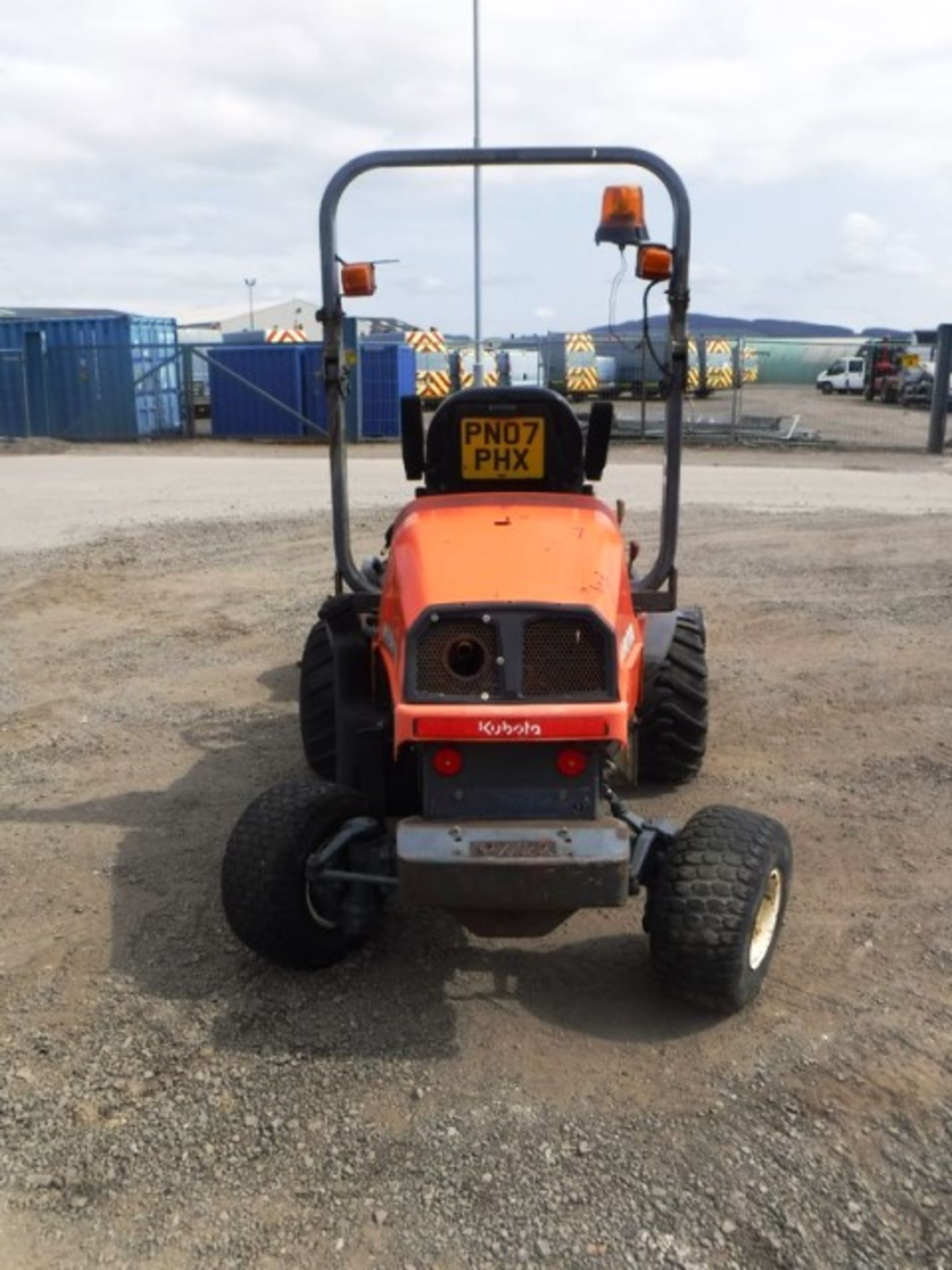 KUBOTA F2880 ride on mower. 2245hrs. Starts but does not drive. - Image 14 of 17