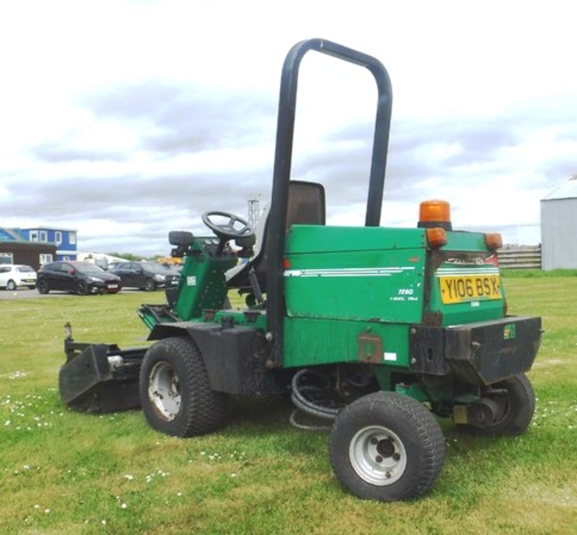 RANSOMES FRONT LINE 7280 ride on mower. Reg - Y106BSX. 4029hrs (not verified) - Image 11 of 13