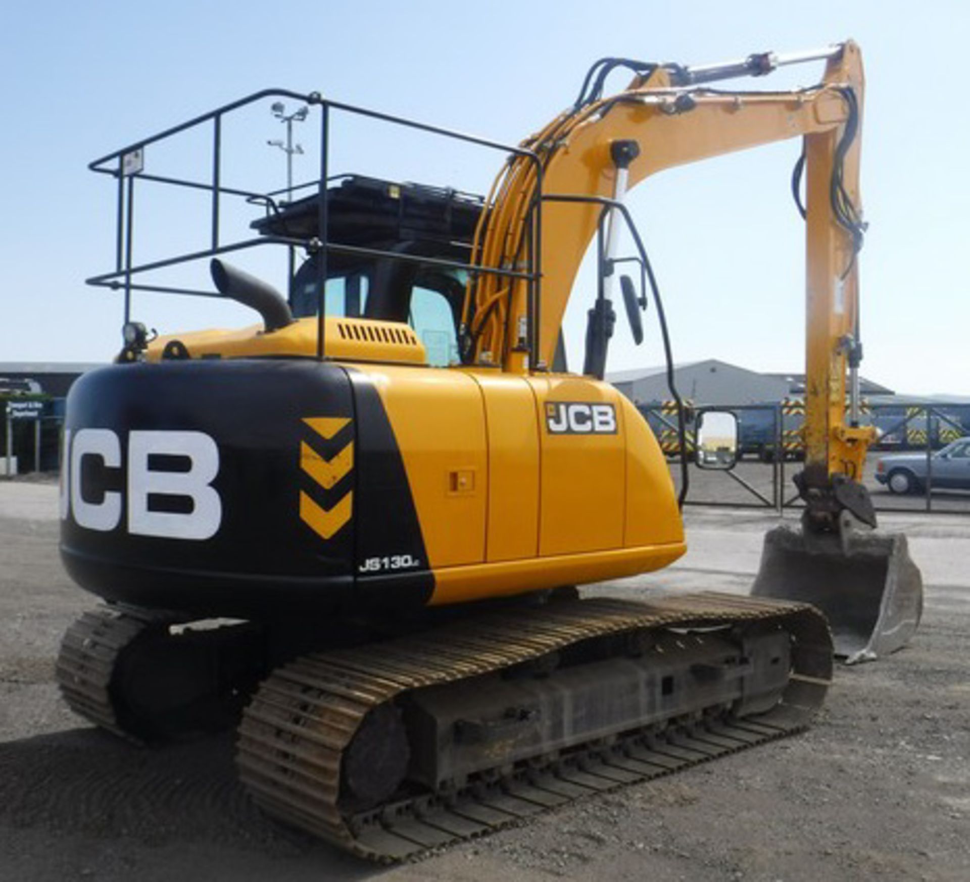 2014 JCB JS130LC S/N 2134601.c/w 1 bucket, hammer lines, hydraulic q/hitch, 700m pads, cab guards 56 - Image 17 of 21