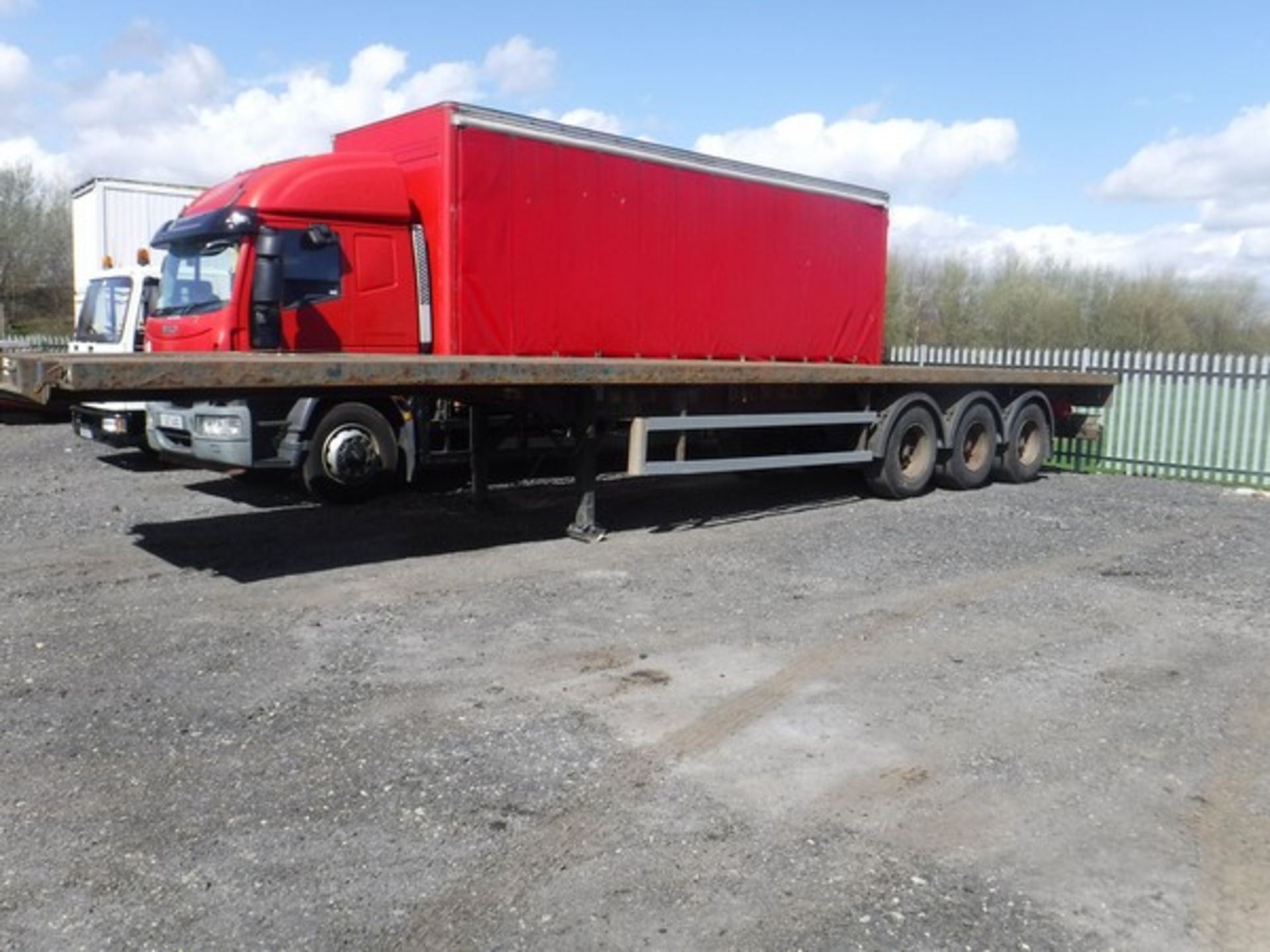 2004 MONTRACON FLATBED TRAILER, REG - C160049, ID 22189, 3 AXLES, NO MOT NO DOCS IN OFFICE