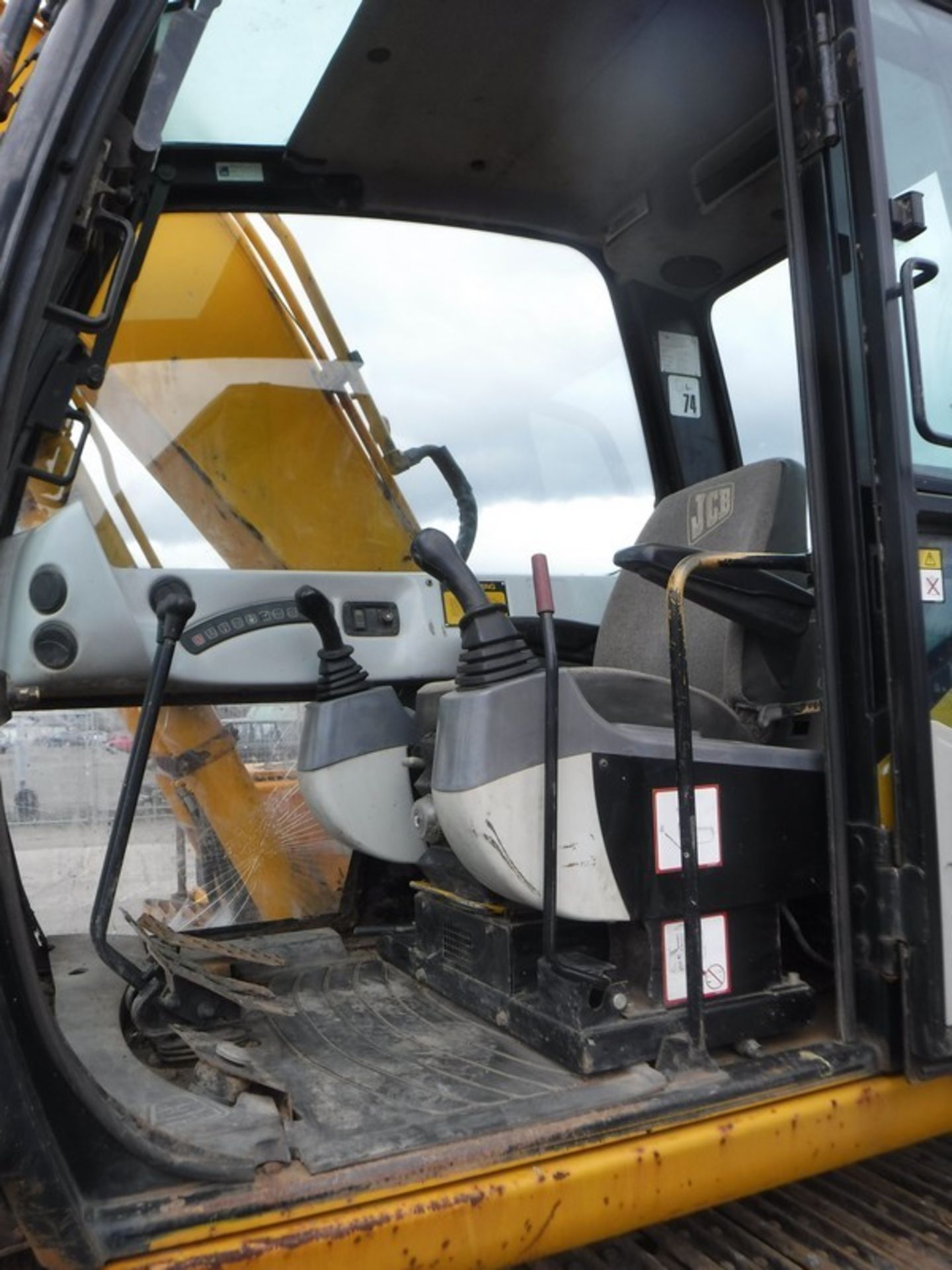 2002 JCB JS130, S/N SLPJ59022EO890198, C/W 3 BUCKETS, 7850HRS (NOT VERIFIED), ENGINE STOP NOT WORKIN - Image 15 of 22