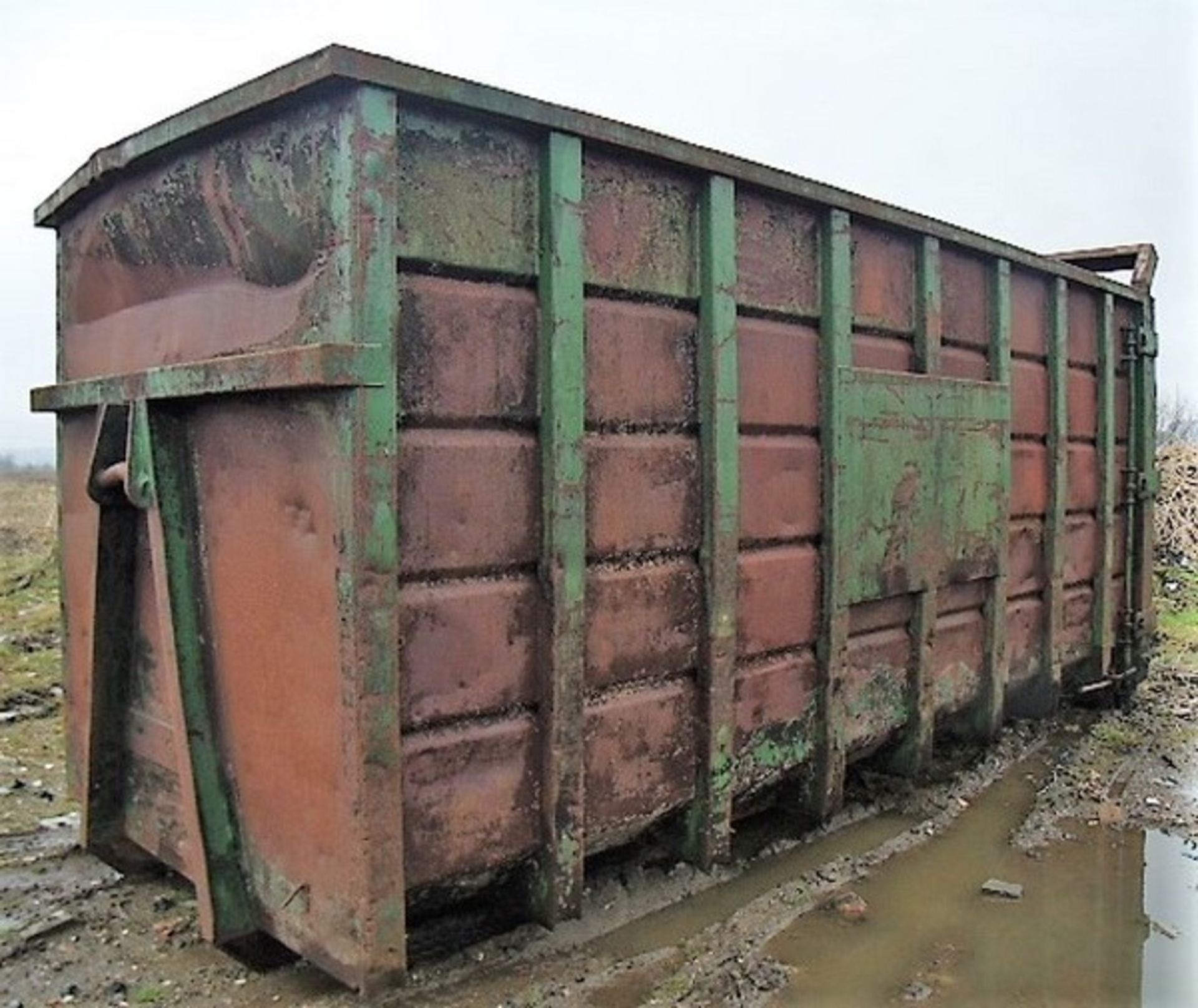 OPEN TOP SKIP C/W ACCESS LADDER. SOLD FROM ERROL AUCTION SITE. VIEWING AND UPLIFT FROM LOWER POLMAIS