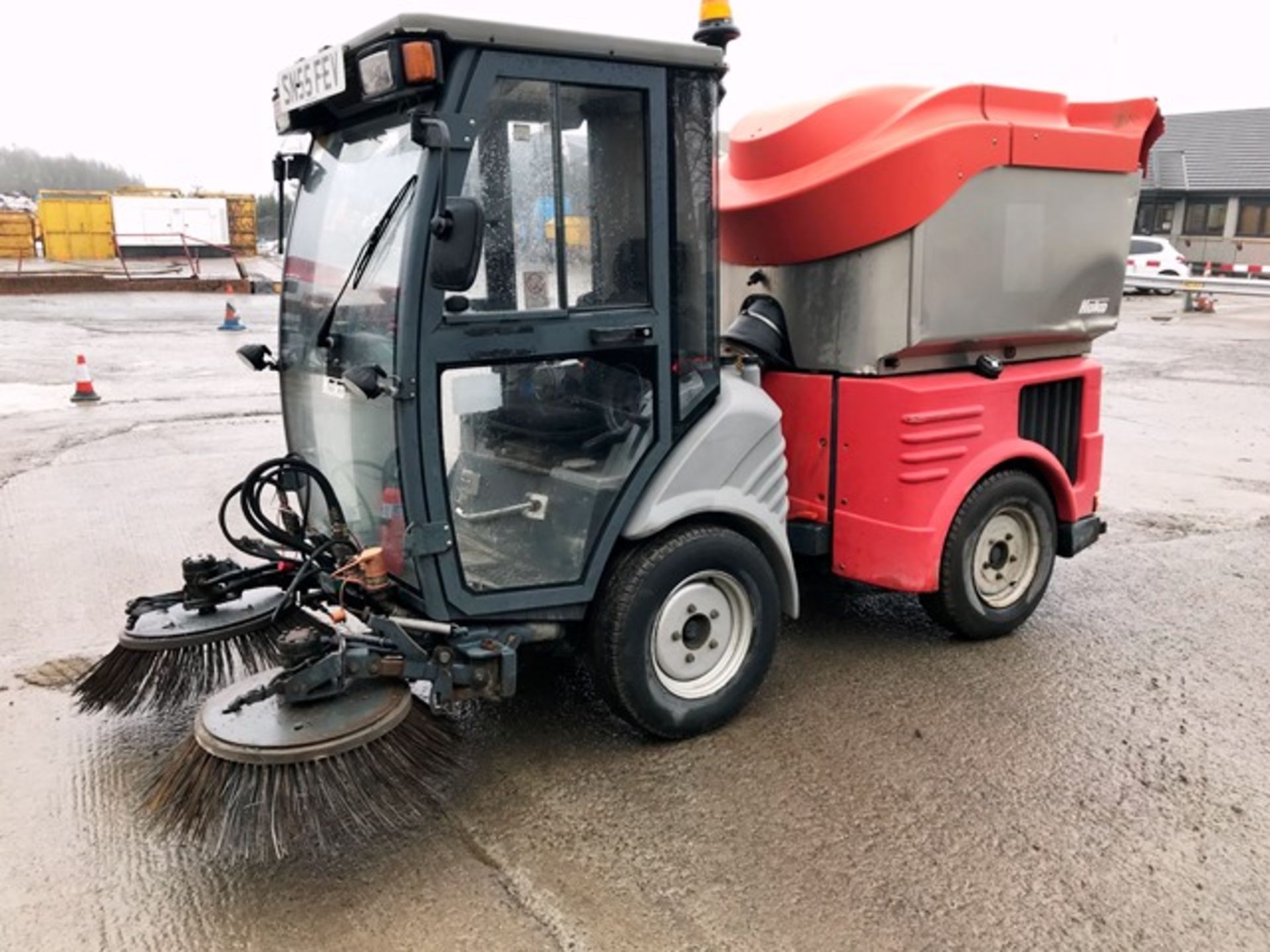2005 HAKO SWEEPER, REG SN55FEV, S/N 143801500213, 130HRS (NOT VERIFIED), NEW ENGINE FITTED. - Image 3 of 5